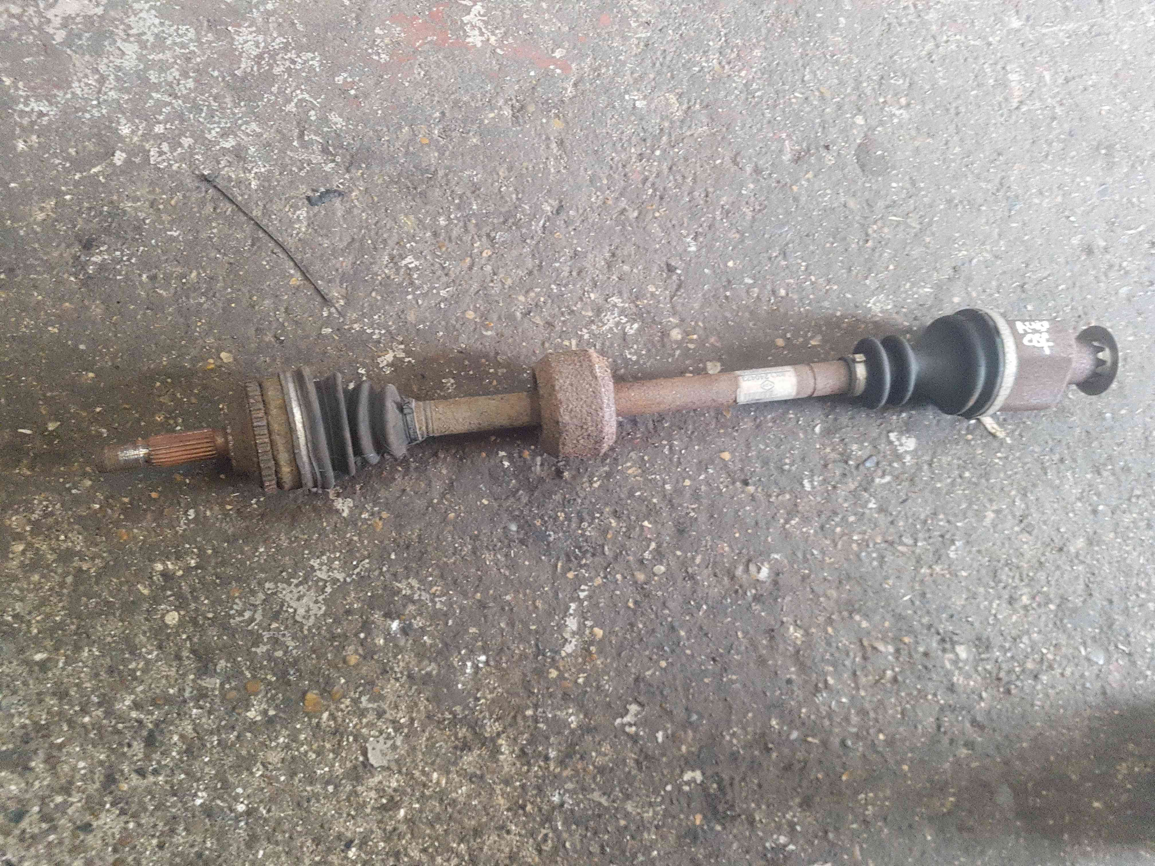 Renault Clio MK2 2001-2006 Auto1.4 16V Drivers OSF Front Driveshaft
