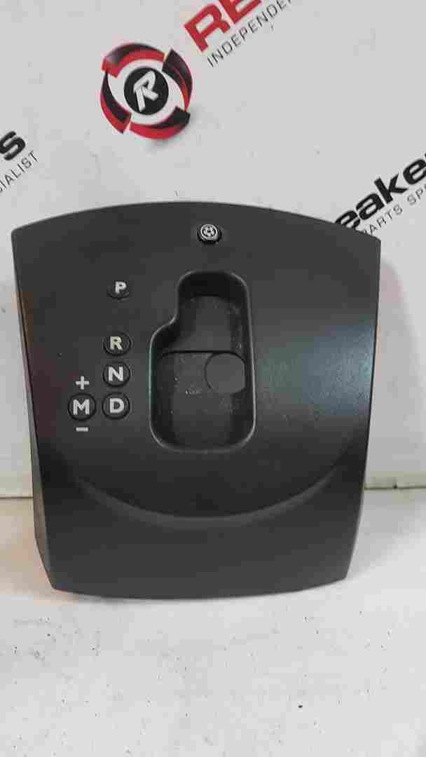 Thumb 2 Renault Clio MK2 2001-2006 Automatic Gearbox Selector Surround  8200397730