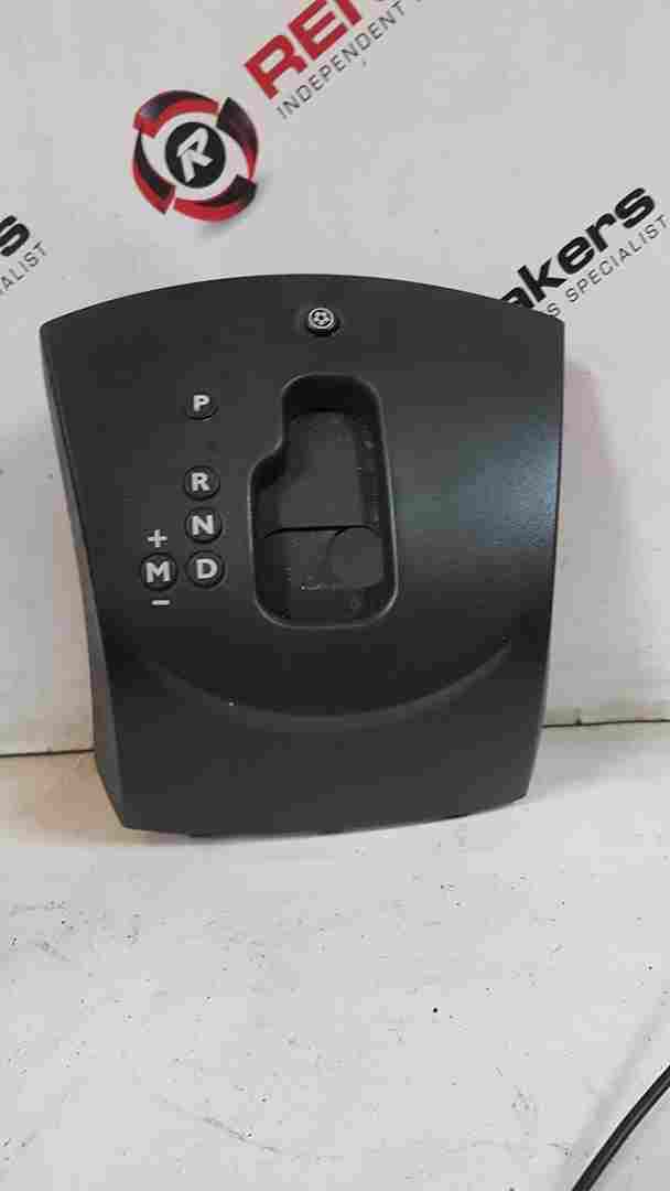 Thumb 6 Renault Clio MK2 2001-2006 Automatic Gearbox Selector Surround  8200397730