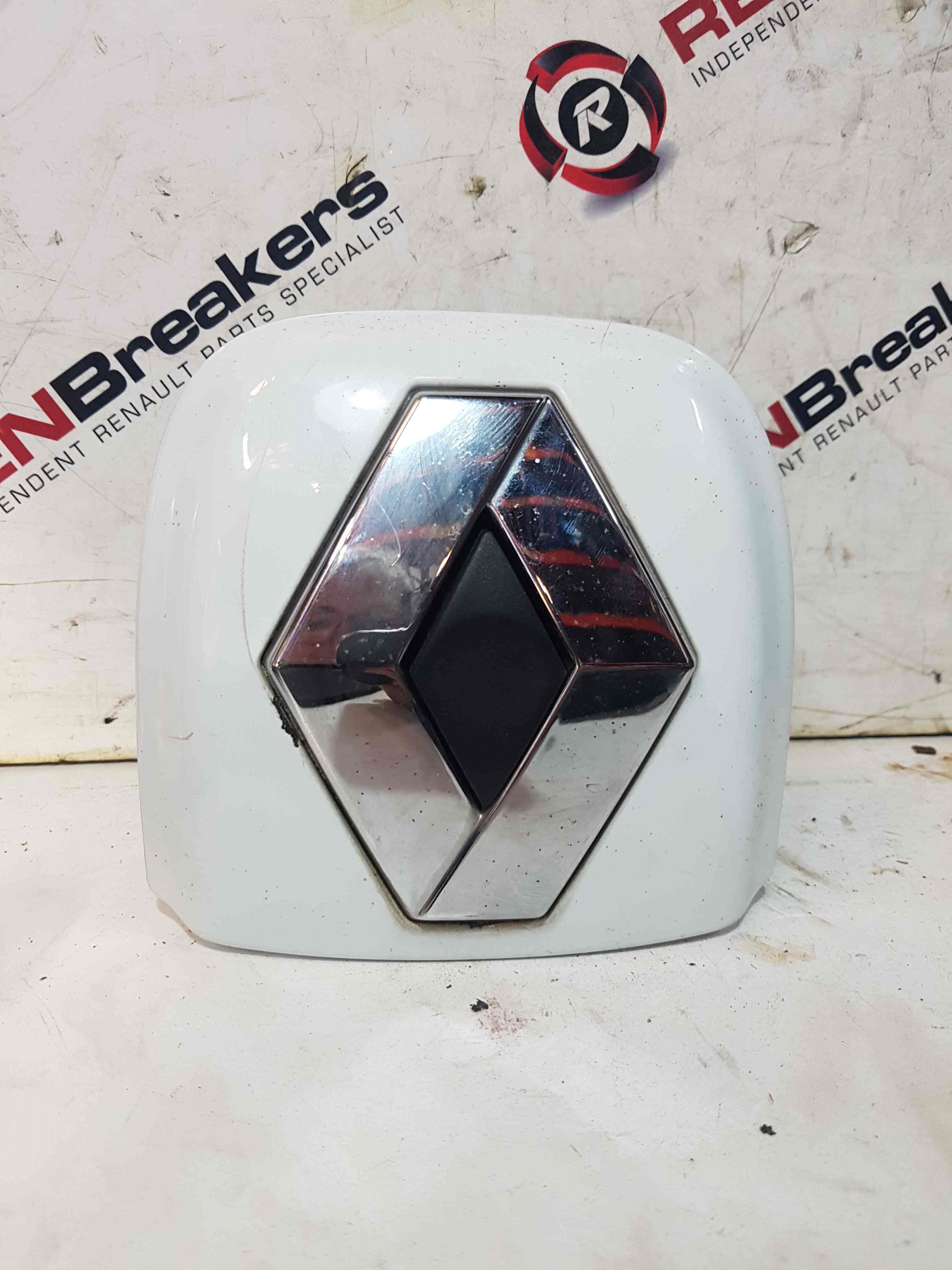 Thumb 6 Renault Clio MK2 2001-2006 Boot Tailgate Diamond Silver Blue Surround 8200060918