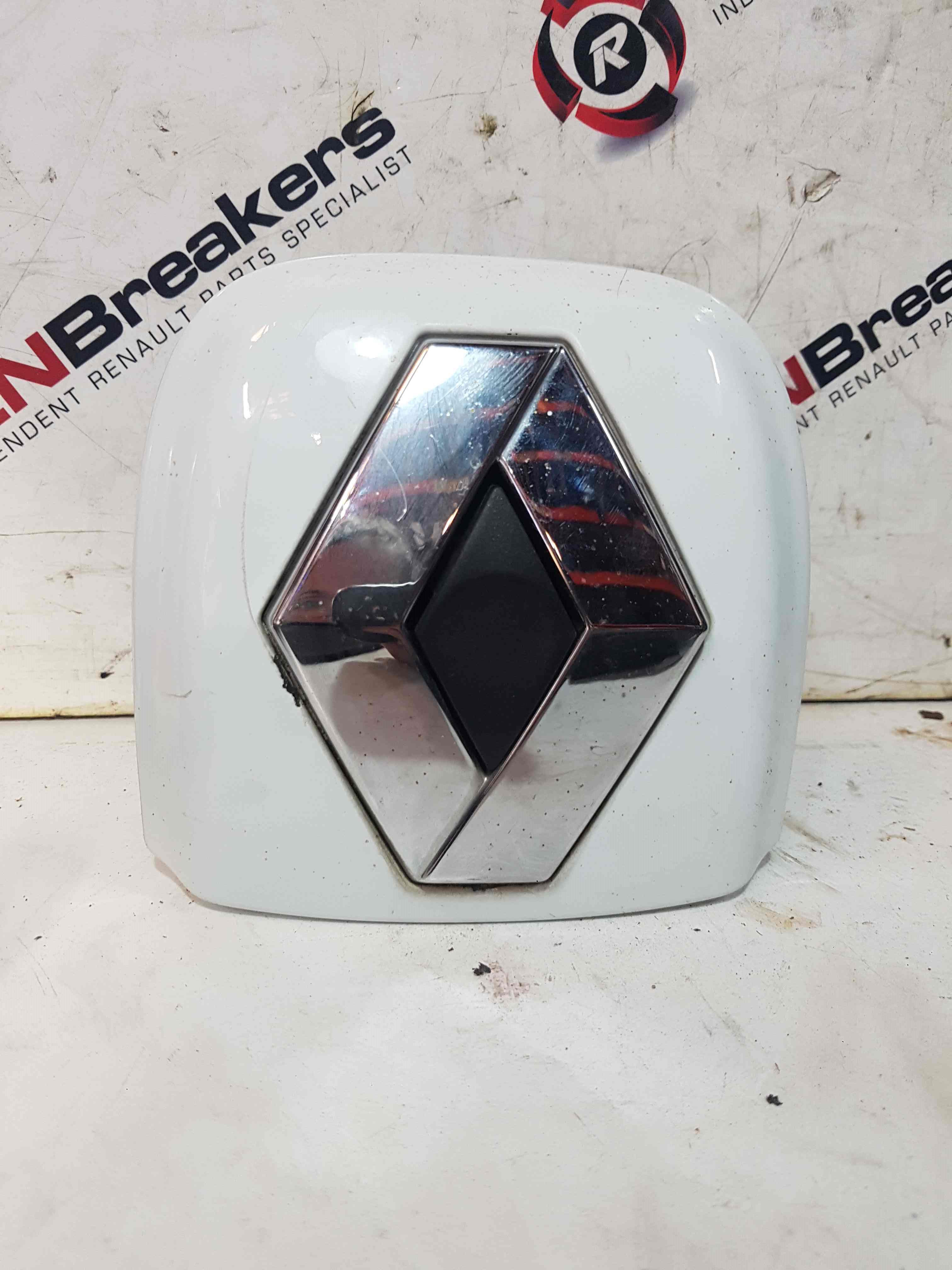 Thumb 7 Renault Clio MK2 2001-2006 Boot Tailgate Diamond Silver Blue Surround 8200060918