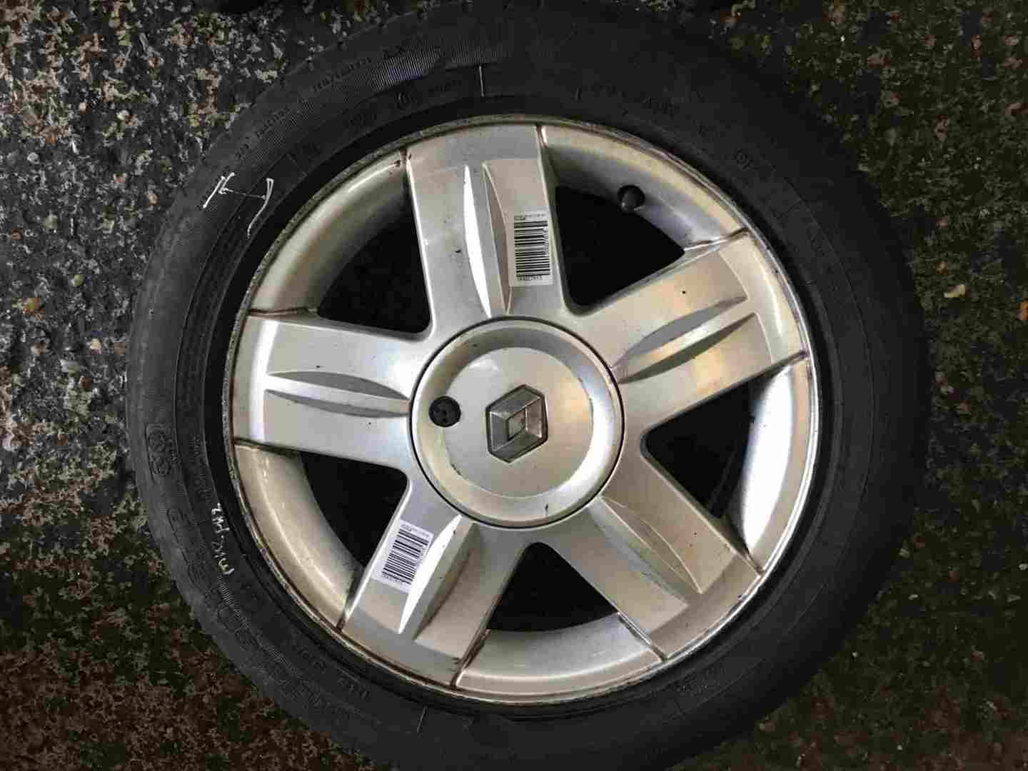 Renault Clio MK2 2001-2006 Campus Alium Alloy Wheel   Tyre 185 55 15 6mm