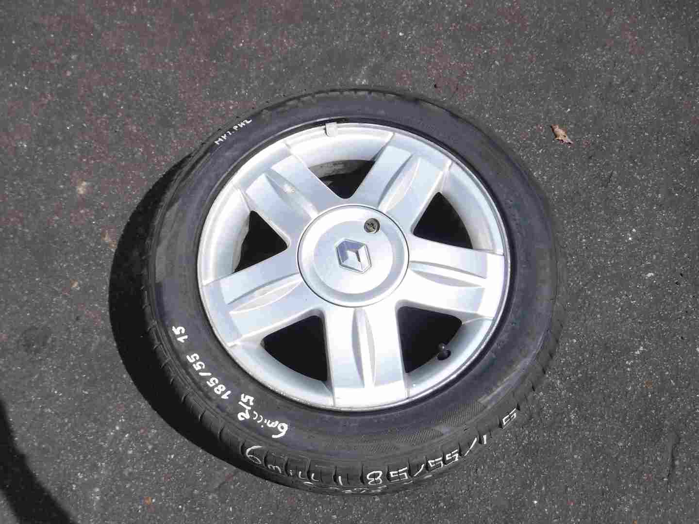 Renault Clio MK2 2001-2006 Campus Alloy Wheel + Tyre 185 55 15 6mm Tread