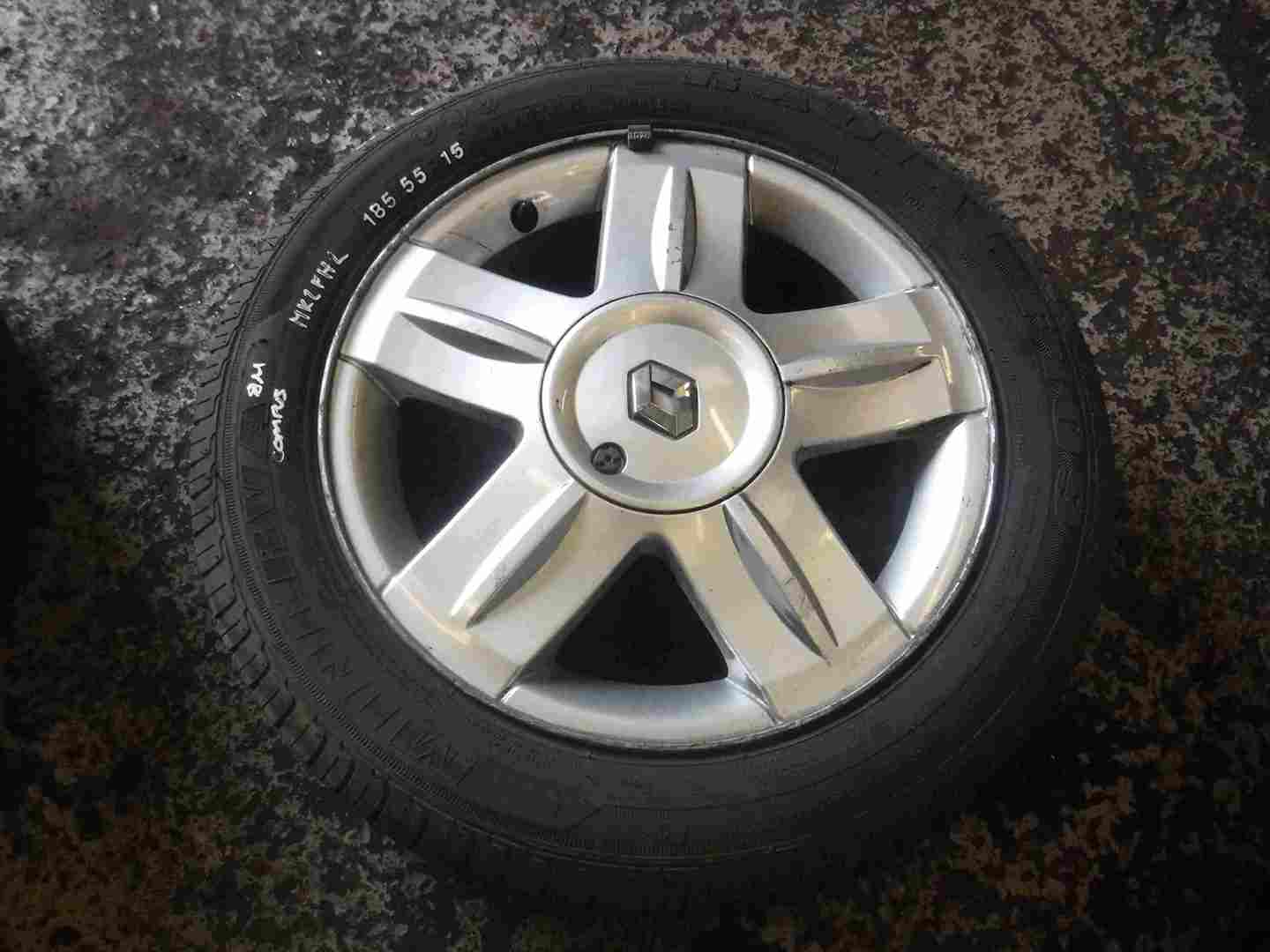 Renault Clio MK2 2001-2006 Campus Alloy Wheel + Tyre 185 55 15 8mm Tread
