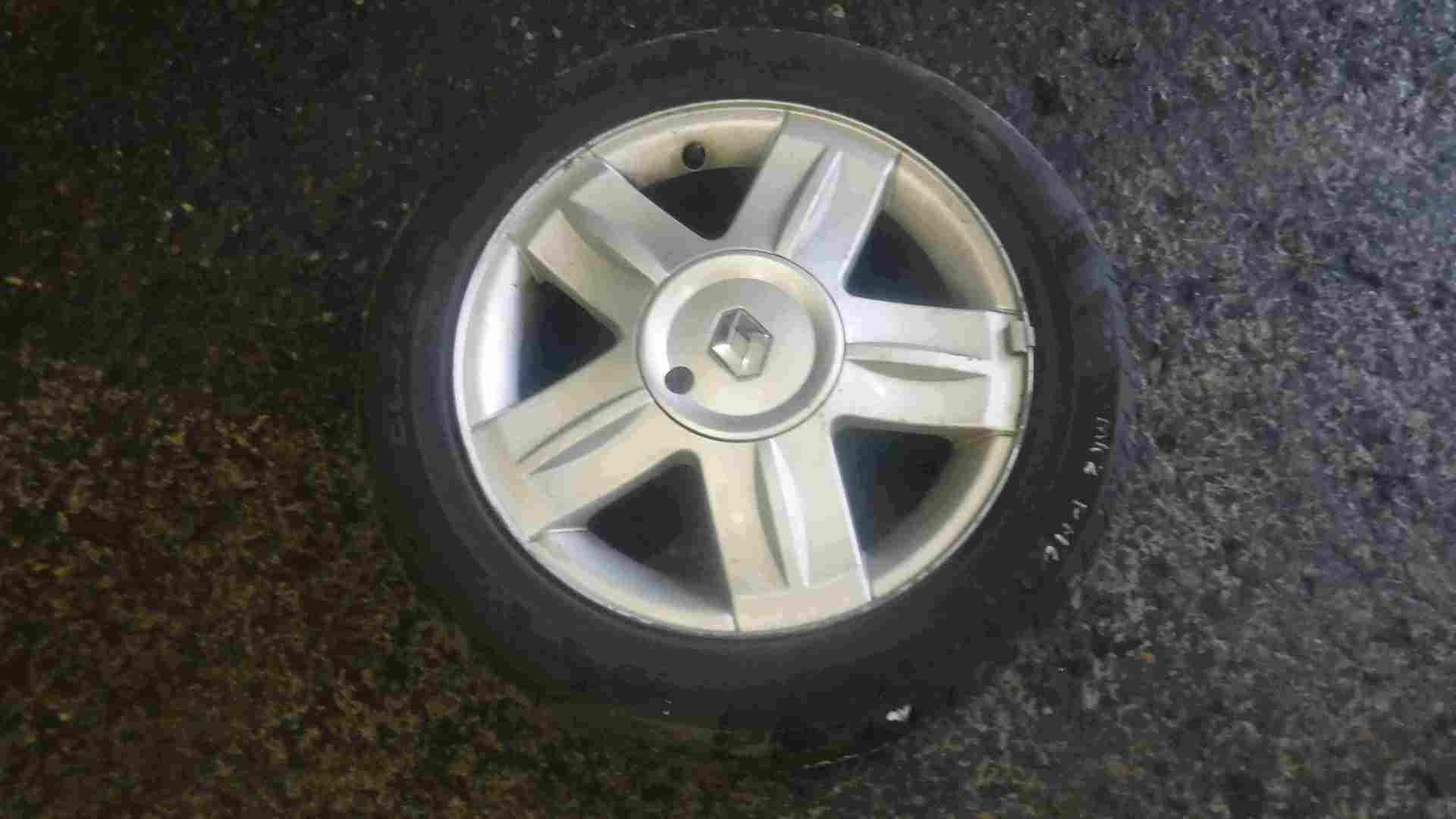 Renault Clio MK2 2001-2006 Campus Alloy Wheel + Tyre 195 50 15 5mm Tread