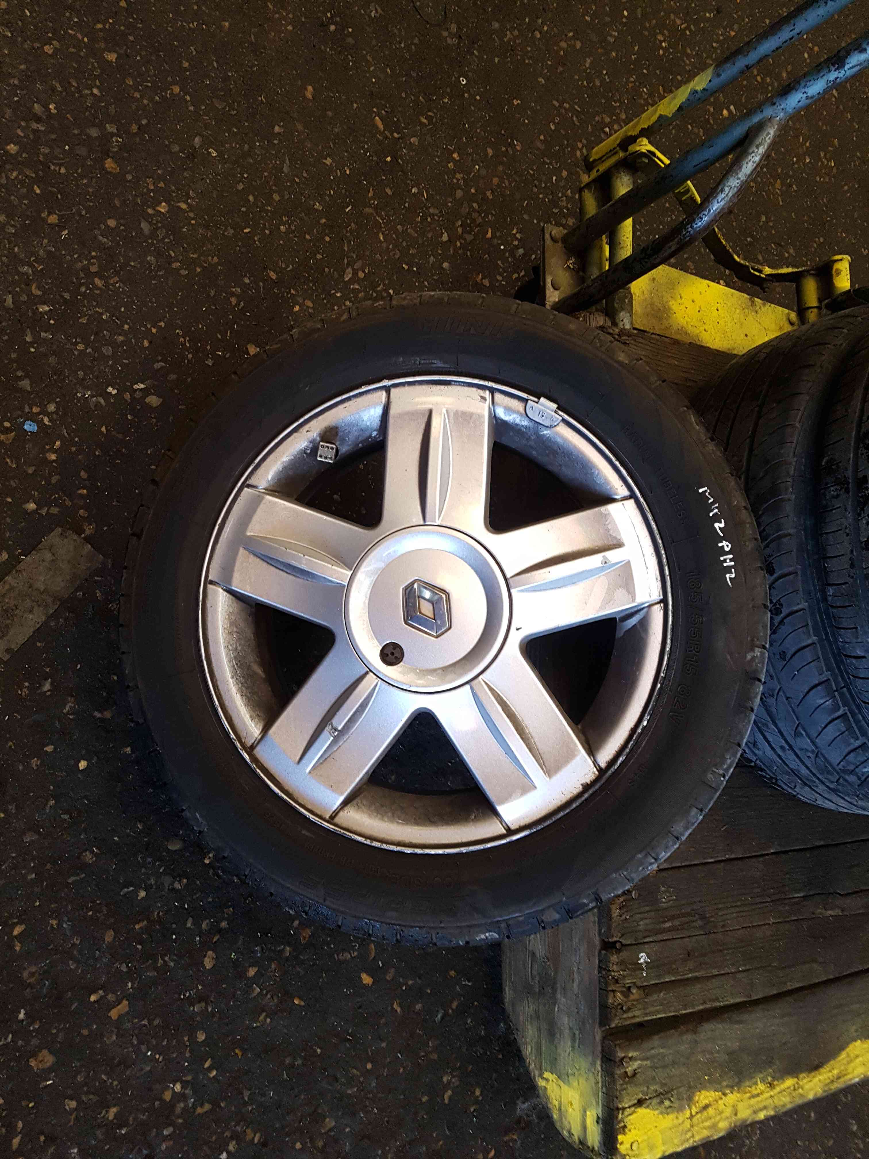 Thumb 2 Renault Clio MK2 2001-2006 Campus Alloy Wheel 15 Inch 3/5 6Mm 8200760342