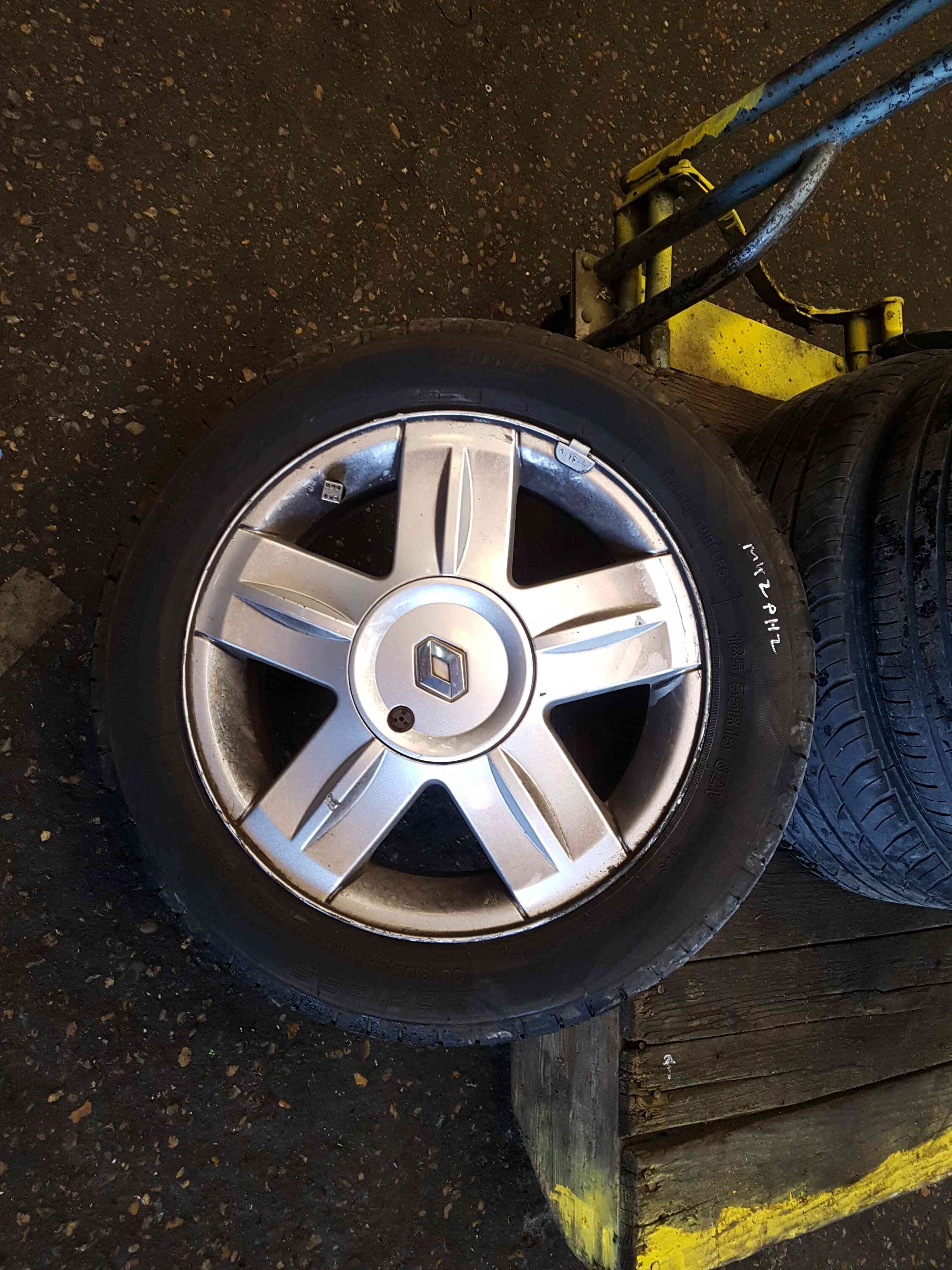 Thumb 3 Renault Clio MK2 2001-2006 Campus Alloy Wheel 15 Inch 3/5 6Mm 8200760342