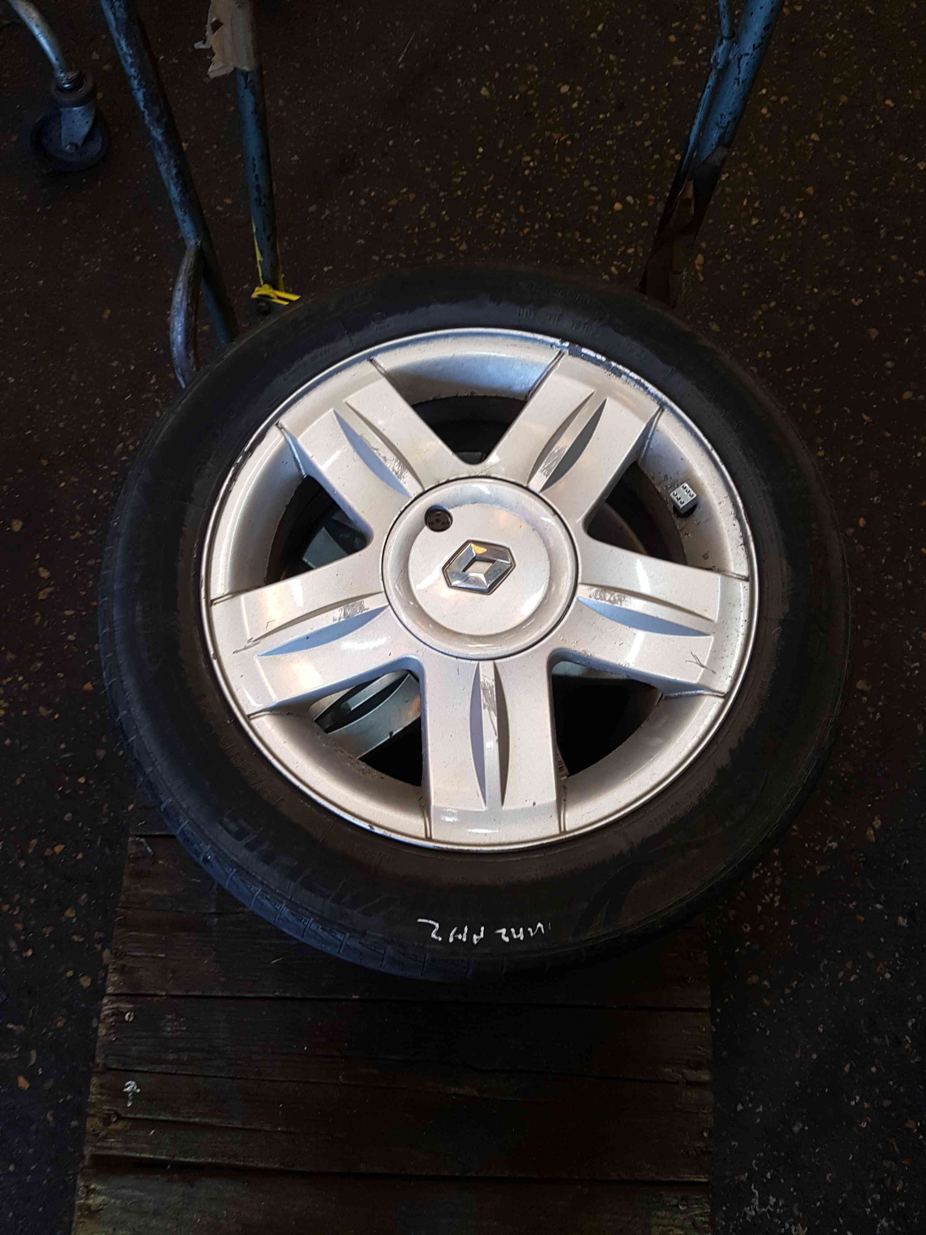 Thumb 2 Renault Clio MK2 2001-2006 Campus Alloy Wheel 15 Inch 3/5 8200760342