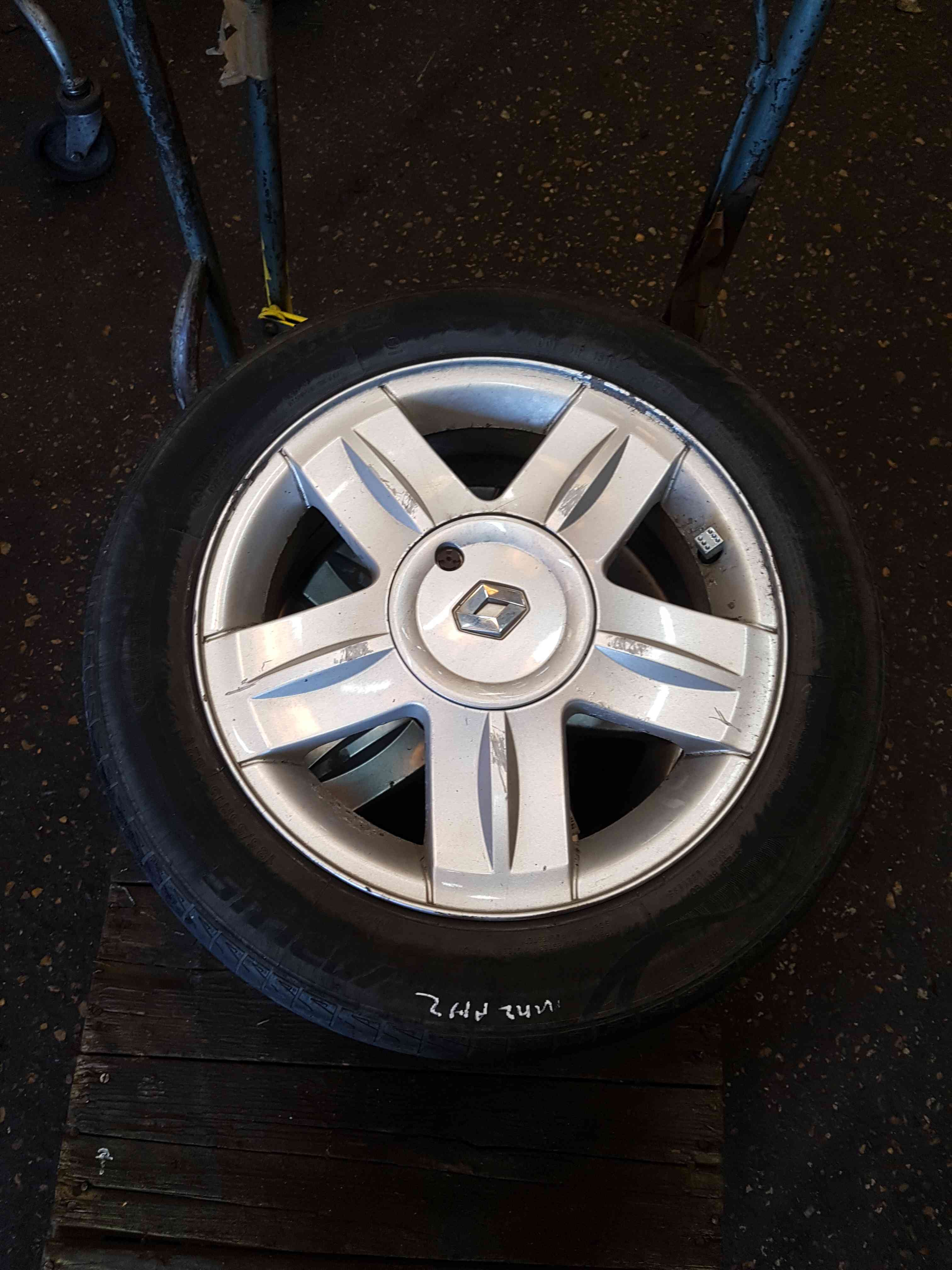 Thumb 5 Renault Clio MK2 2001-2006 Campus Alloy Wheel 15 Inch 3/5 8200760342