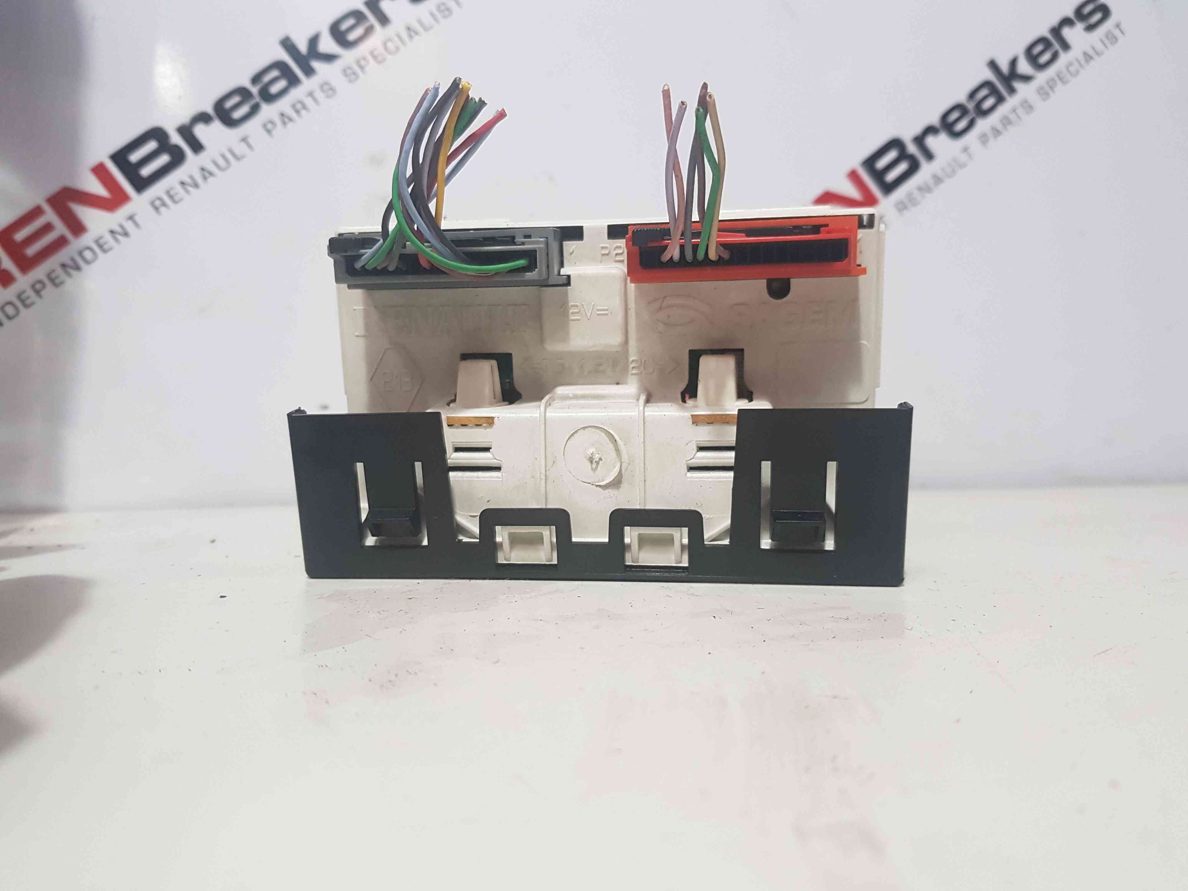 Thumb 6 Renault Clio MK2 2001-2006 Centre Display Radio Cd Player Clock 8200028364