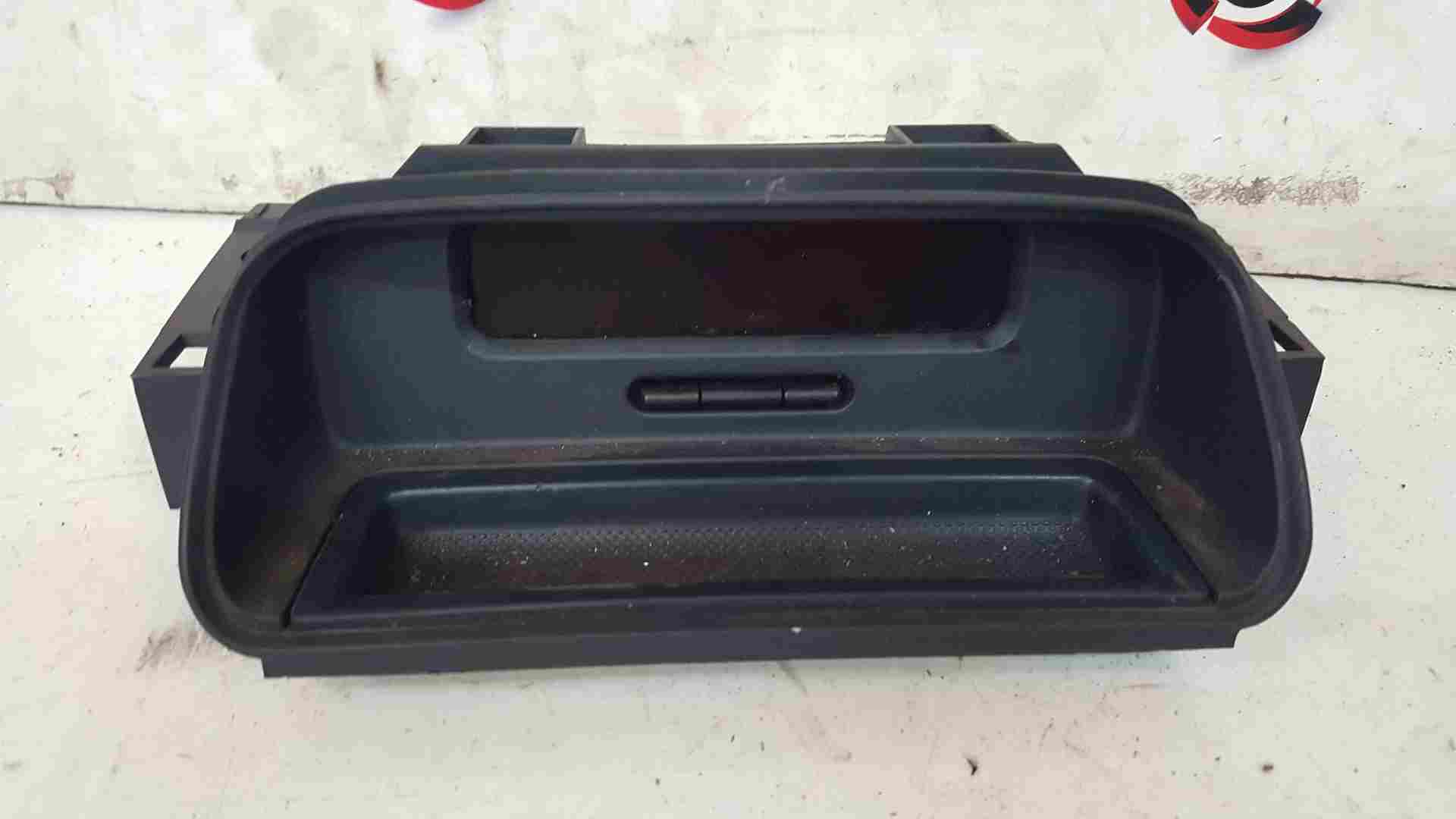 Thumb 2 Renault Clio MK2 2001-2006 Centre Display Radio Clock Screen + Surround