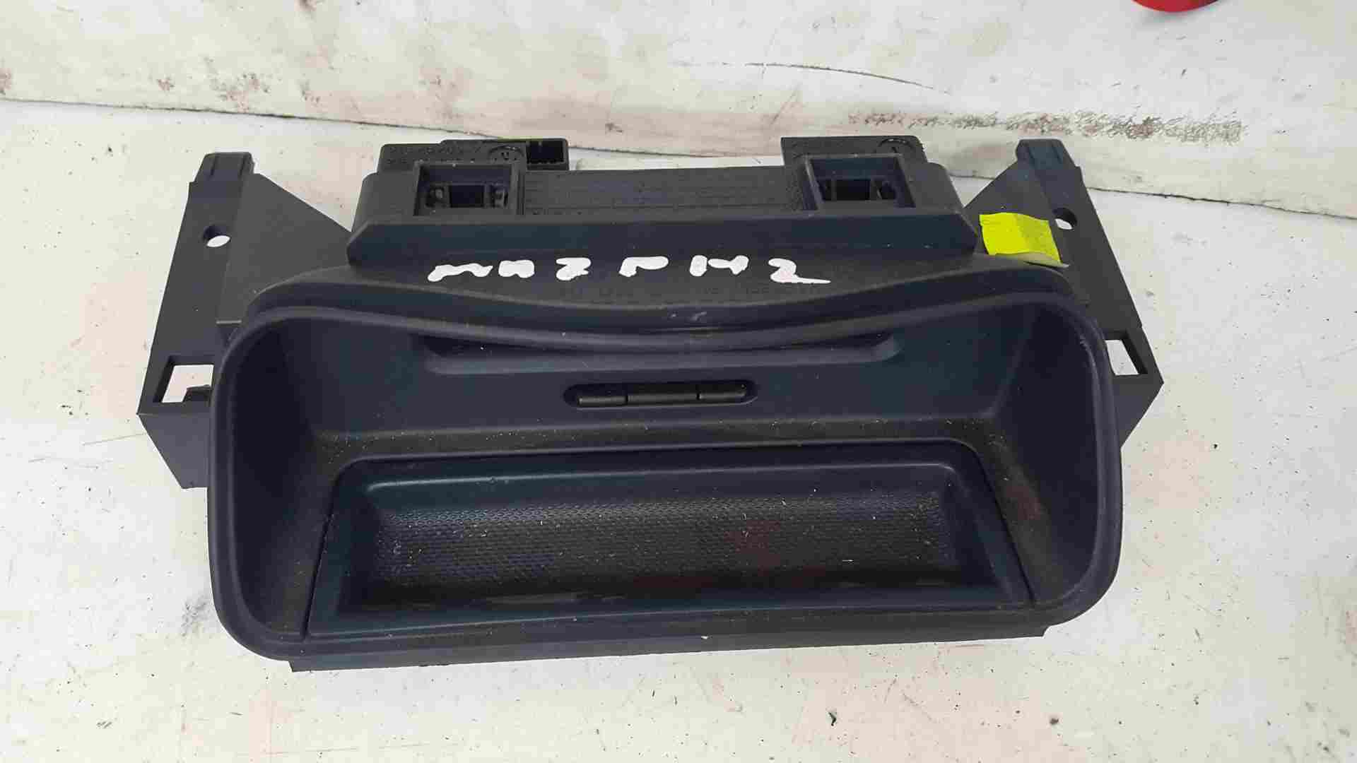 Thumb 3 Renault Clio MK2 2001-2006 Centre Display Radio Clock Screen + Surround