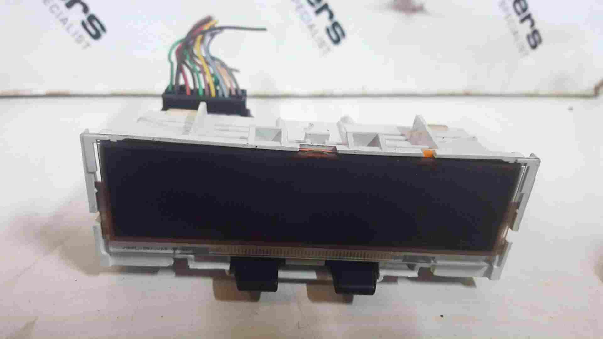 Thumb 3 Renault Clio MK2 2001-2006 Centre Display Radio Clock Screen 8200380298