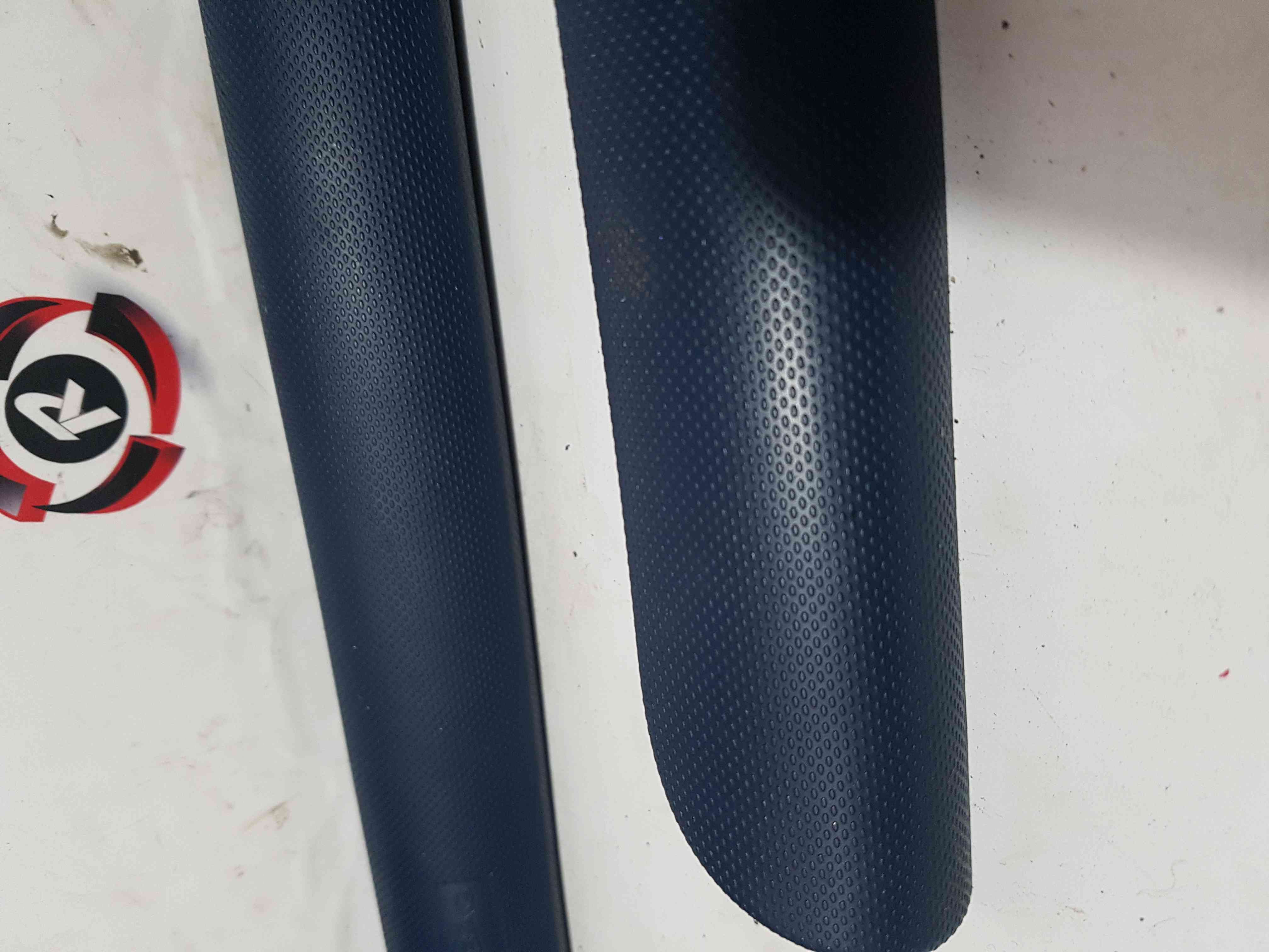 Thumb 3 Renault Clio MK2 2001-2006 Dashboard Insert Trim Plastic Blue 8200071385