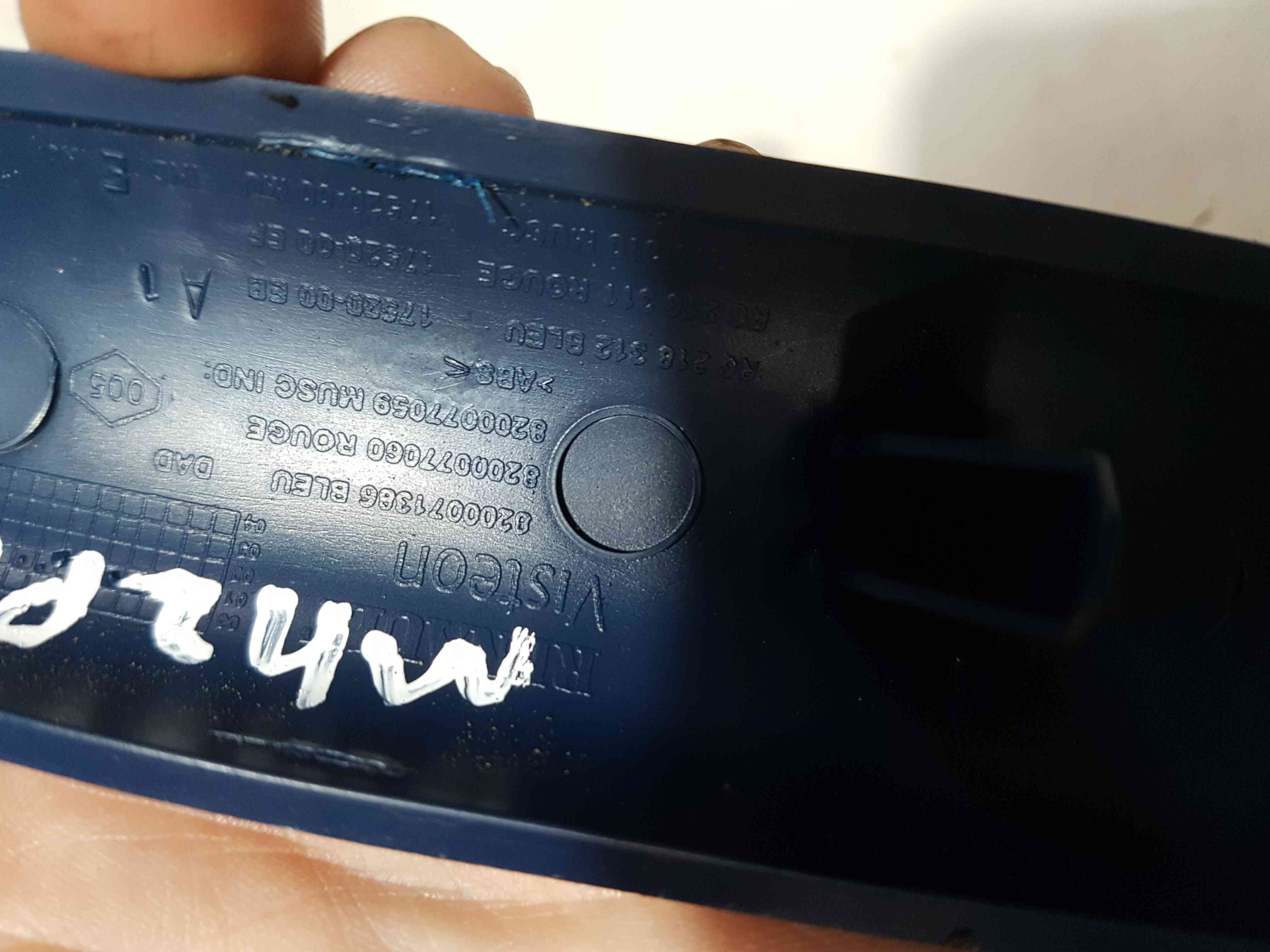 Thumb 6 Renault Clio MK2 2001-2006 Dashboard Insert Trim Plastic Blue 8200071385