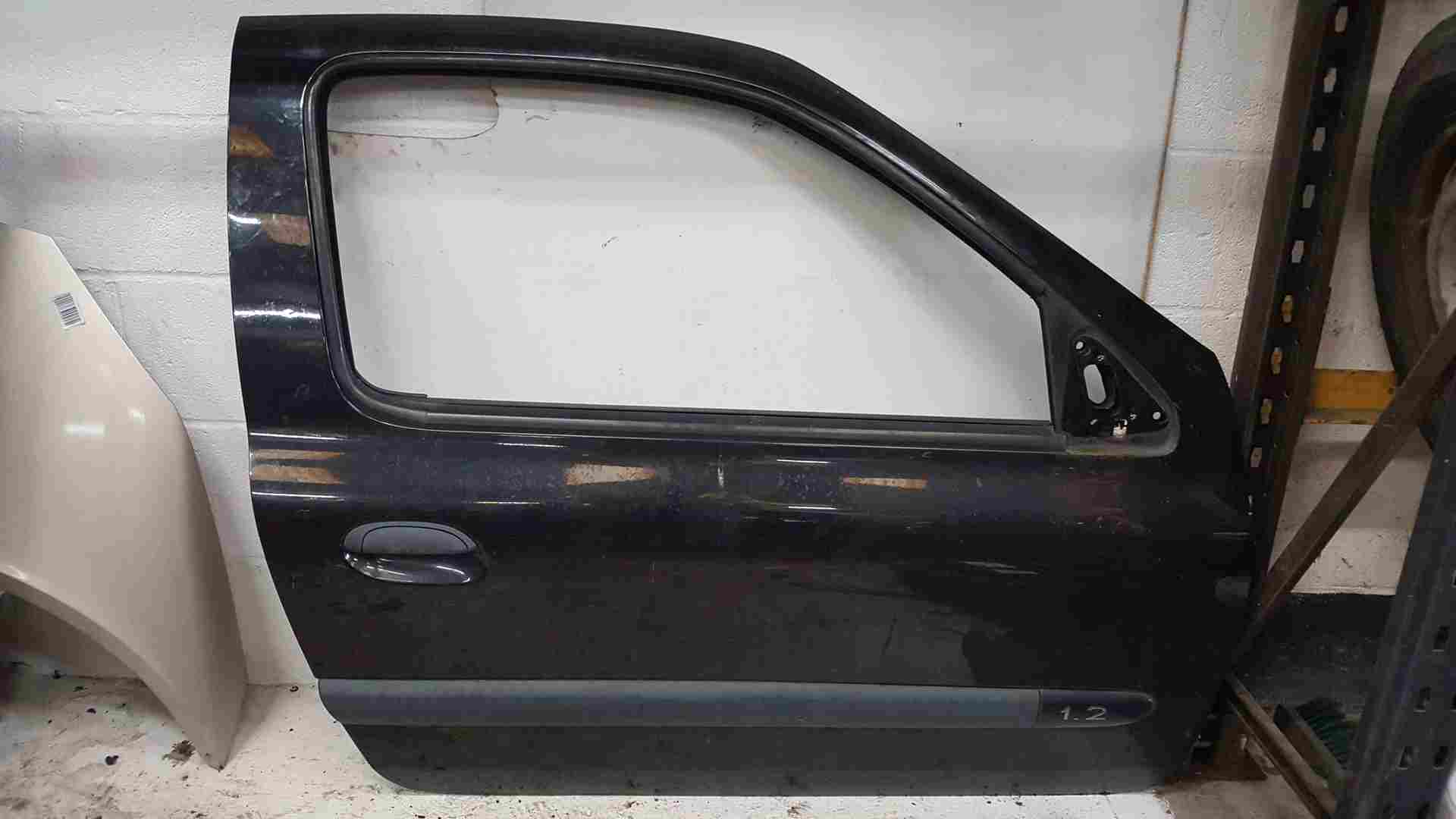 Thumb 3 Renault Clio MK2 2001-2006 Driver OSF OS Front Door Black 676 3Dr