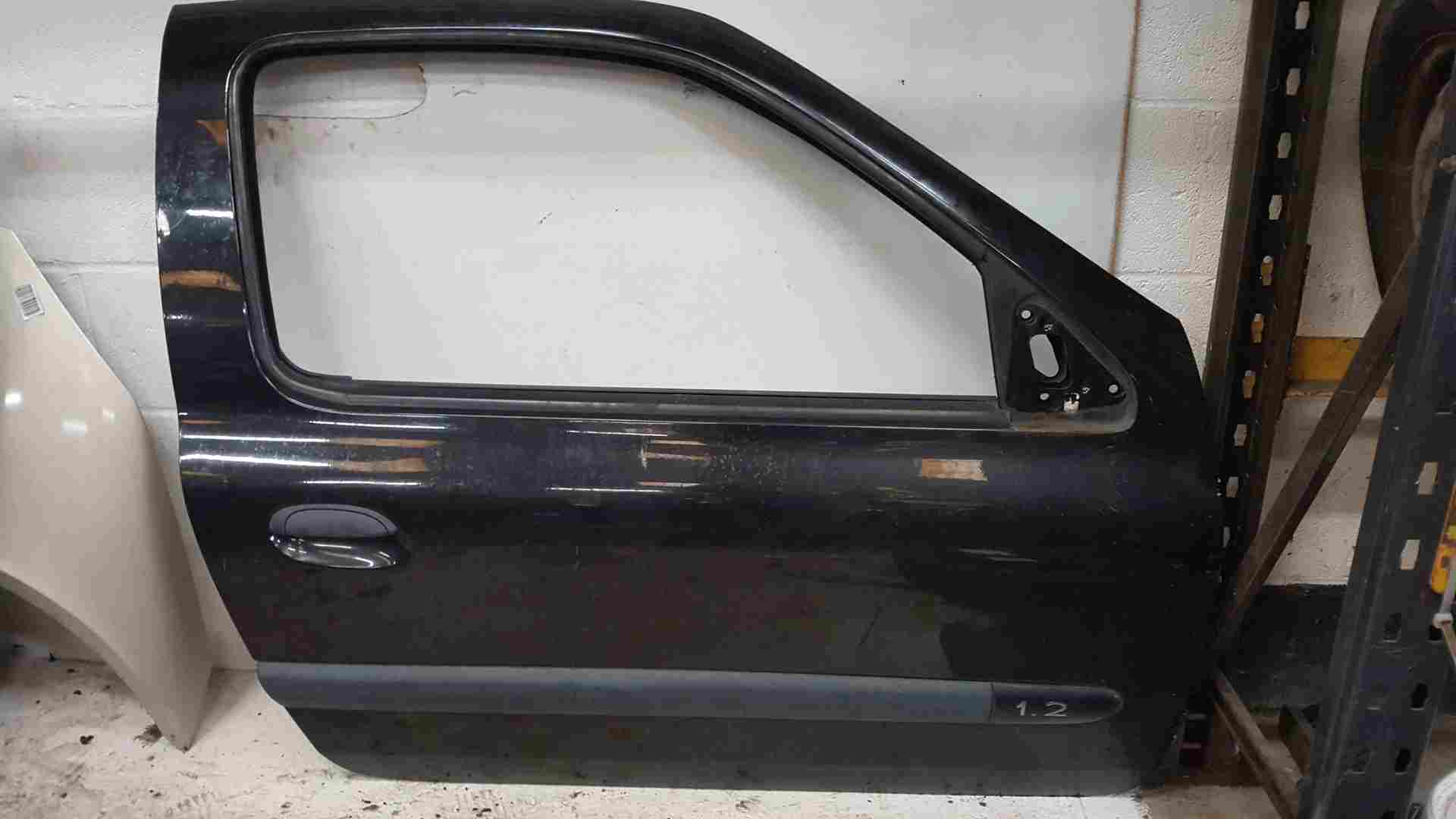 Thumb 6 Renault Clio MK2 2001-2006 Driver OSF OS Front Door Black 676 3Dr
