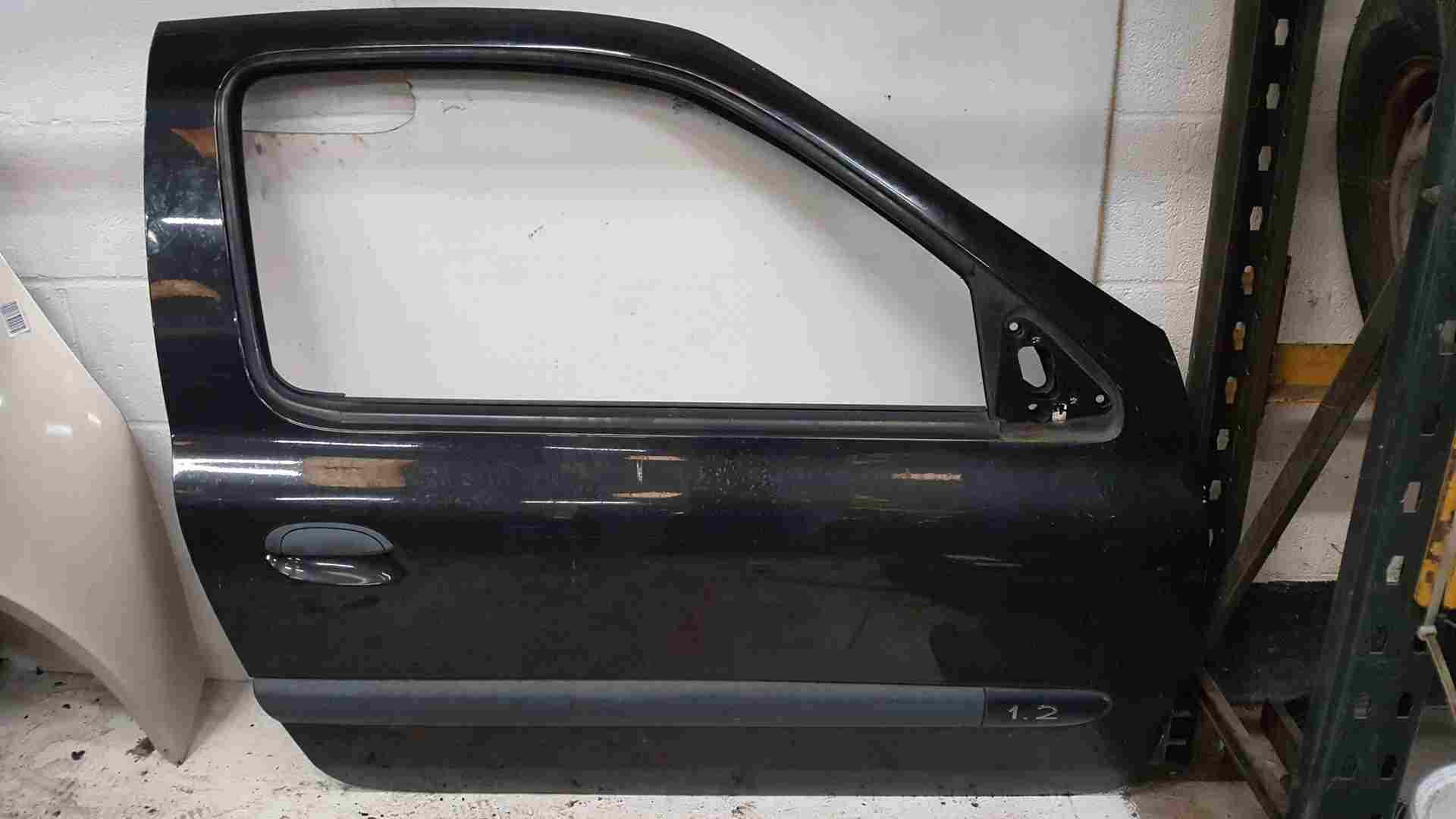 Thumb 7 Renault Clio MK2 2001-2006 Driver OSF OS Front Door Black 676 3Dr