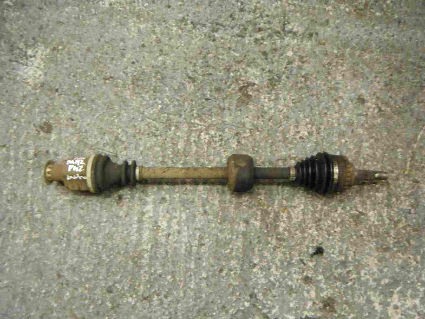 Renault Clio MK2 2001-2006 Drivers OS 1.4 16v Automatic Driveshaft 8200236103