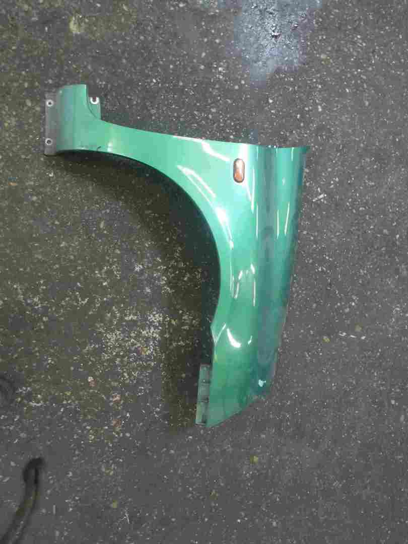 Renault Clio MK2 2001-2006 Drivers OS Wing Green 901