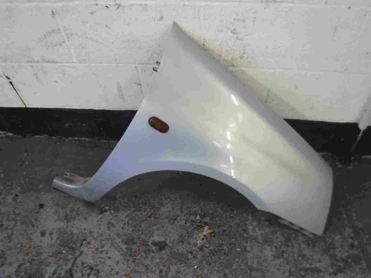 Renault Clio MK2 2001-2006 Drivers OS Wing Silver 632