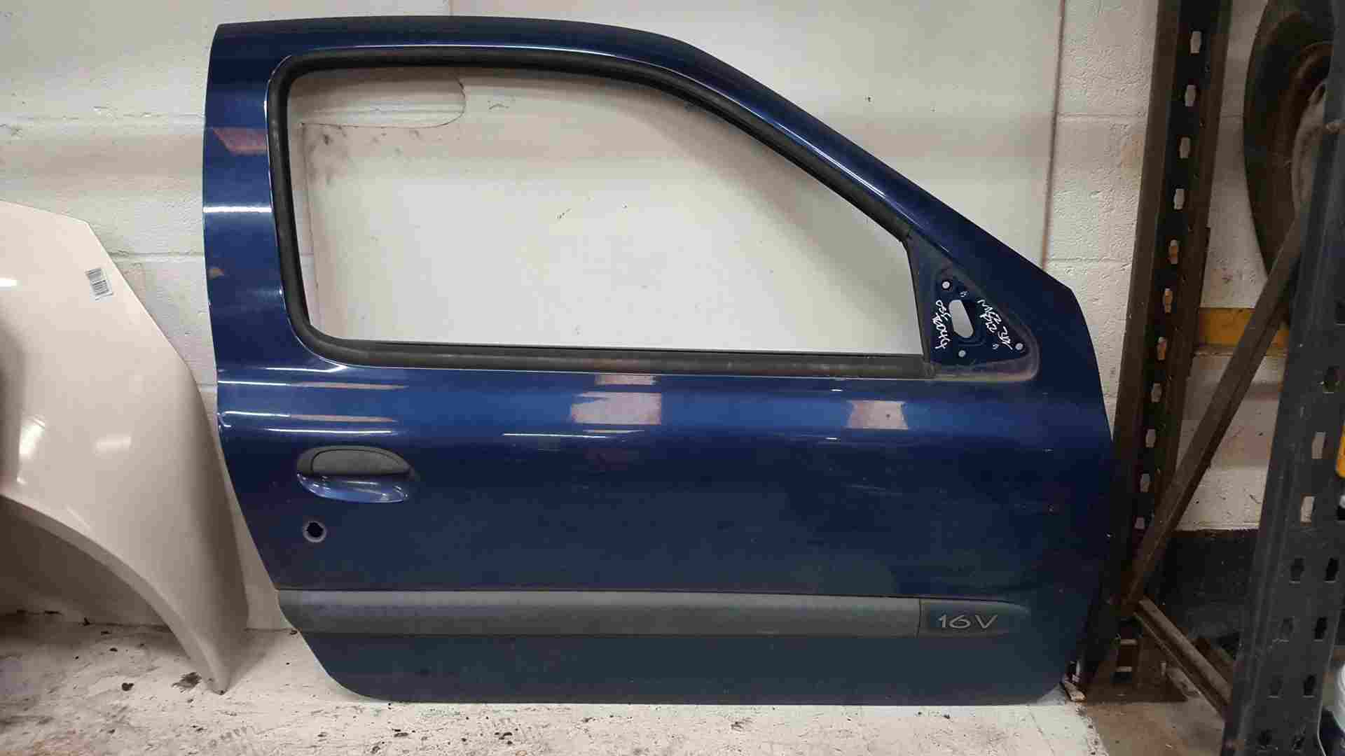 Thumb 4 Renault Clio MK2 2001-2006 Drivers OSF Door 3Dr Blue Ted44
