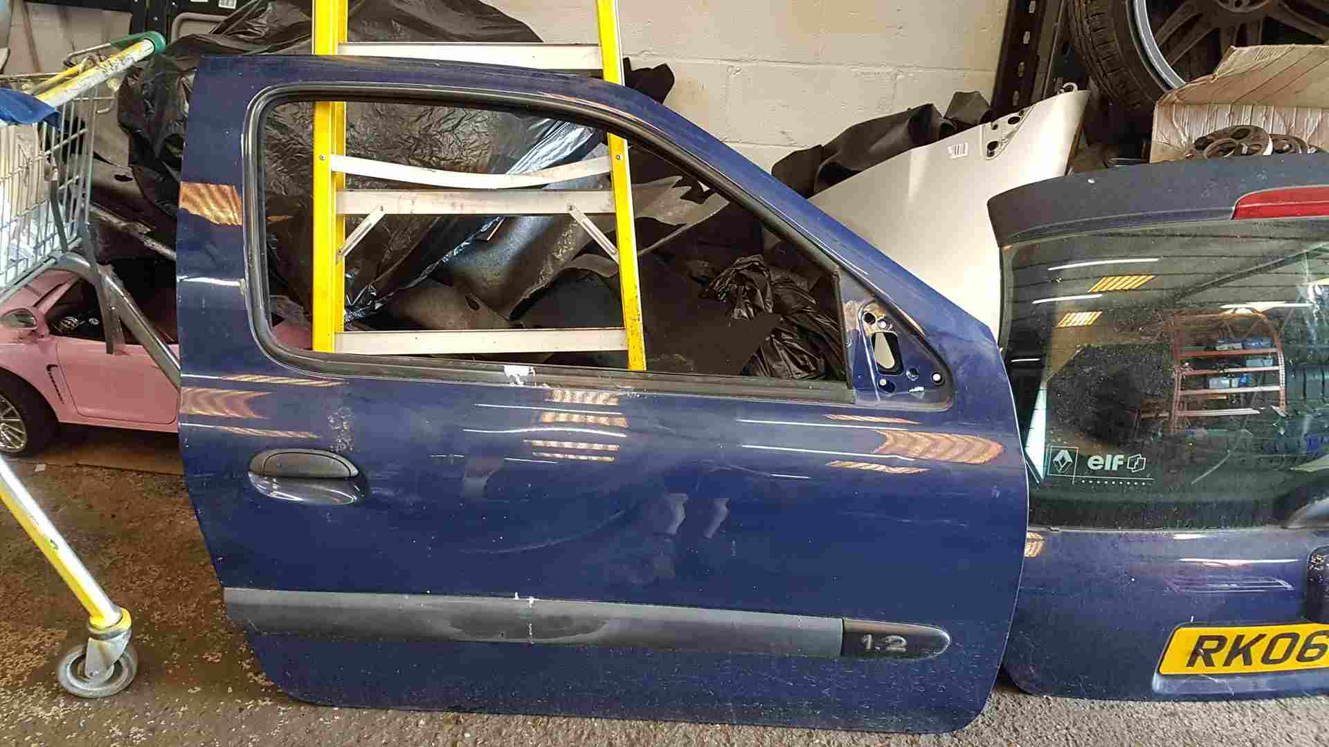 Renault Clio MK2 2001-2006 Drivers OSF Front Door Blue Ov460 3Dr