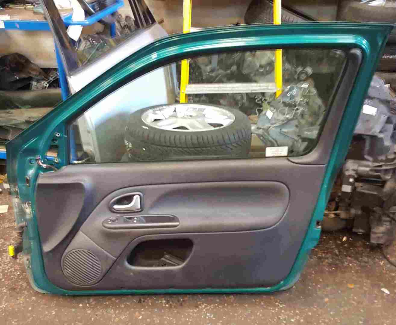 Thumb 4 Renault Clio MK2 2001-2006 Drivers OSF Front Door Green TED92 3dr
