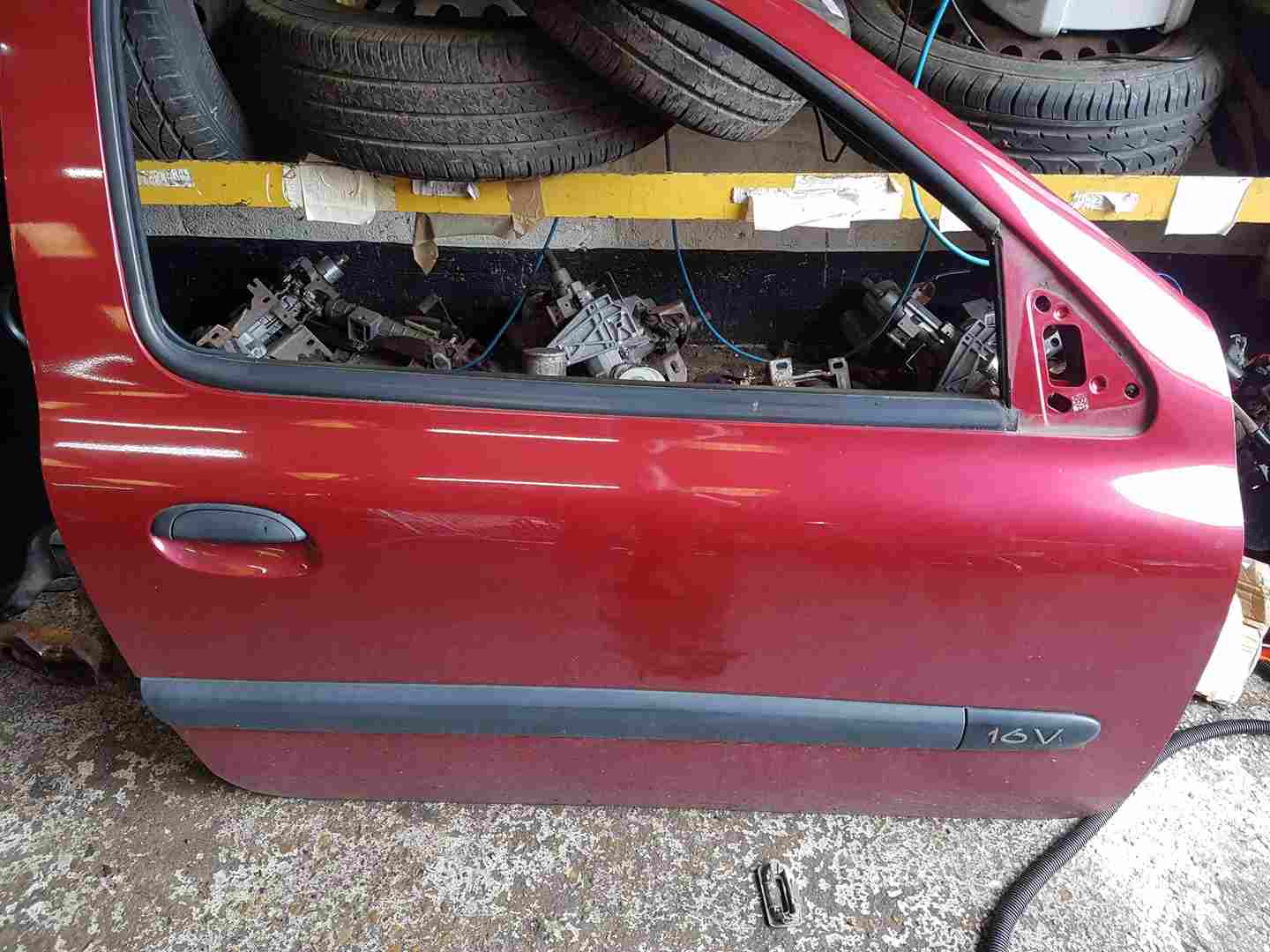Thumb 2 Renault Clio MK2 2001-2006 Drivers OSF Front Door RED Nv713 3Dr