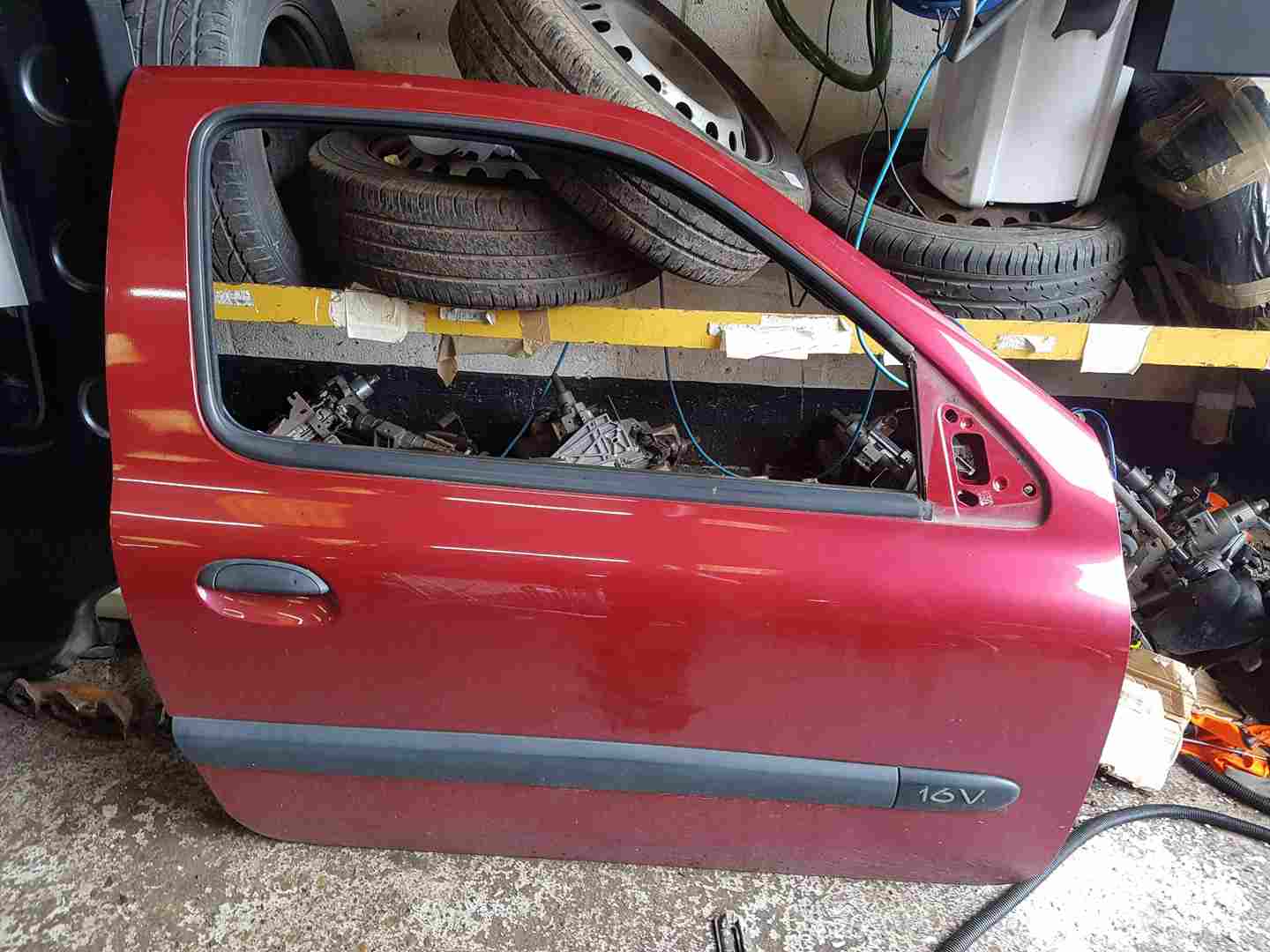 Renault Clio MK2 2001-2006 Drivers OSF Front Door RED Nv713 3Dr