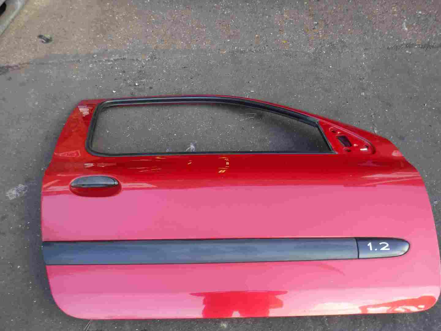 Renault Clio MK2 2001-2006 Drivers OSF Front Door Red TEB76 3DR