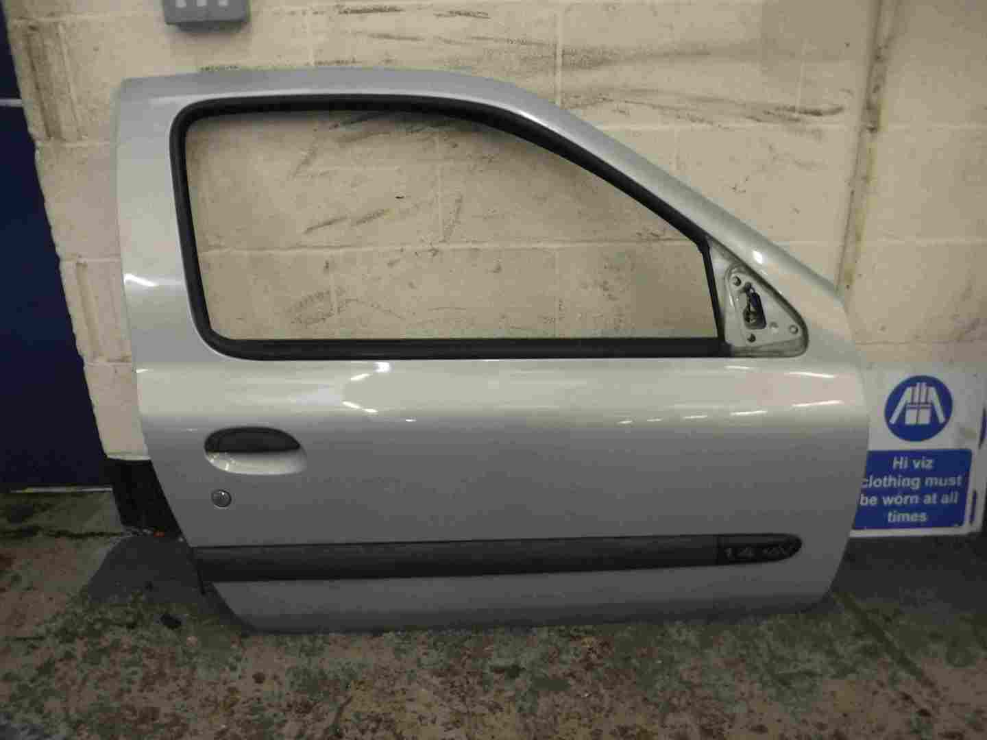 Renault Clio MK2 2001-2006 Drivers OSF Front Door Silver 632 3DR