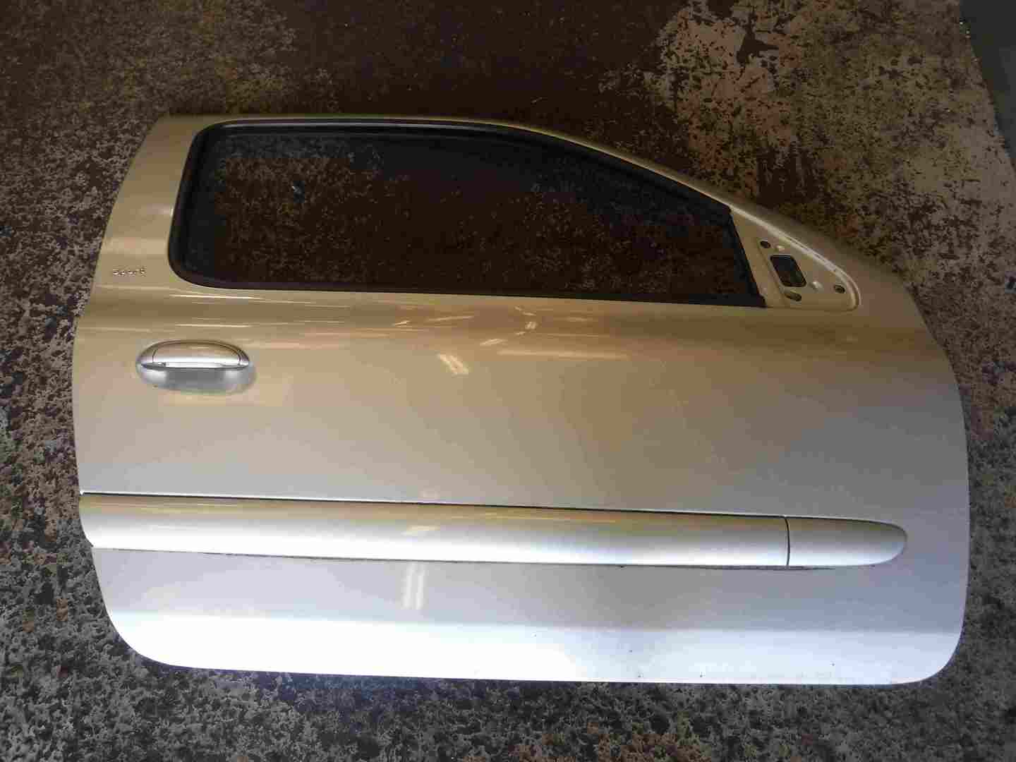 Renault Clio MK2 2001-2006 Drivers OSF Front Door Silver TED69 3dr