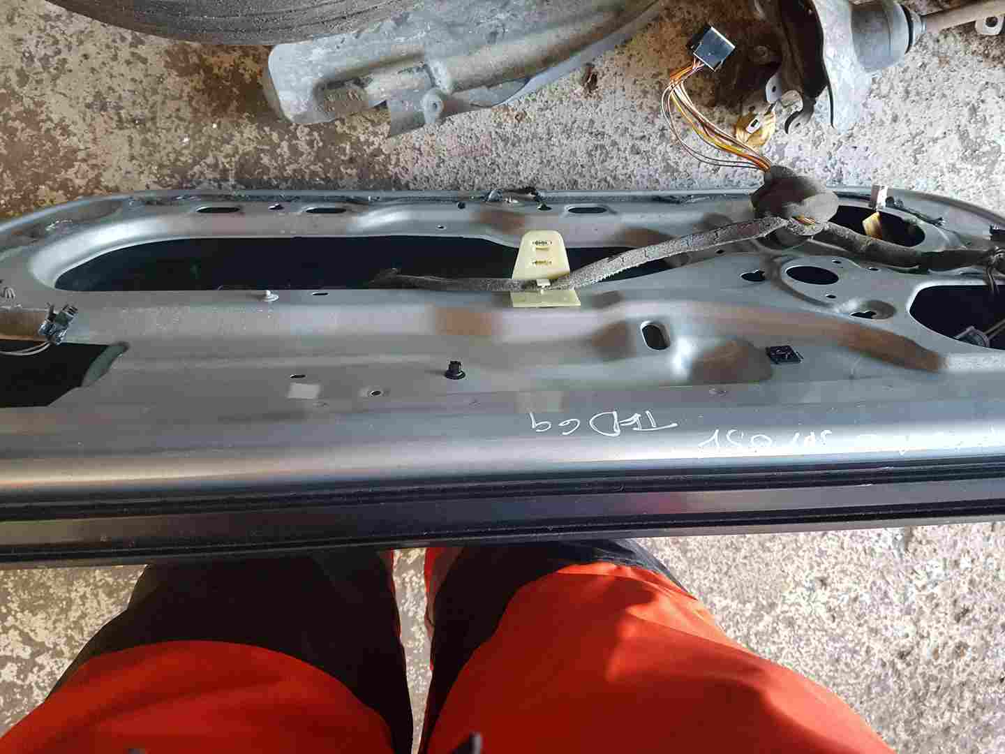 Thumb 3 Renault Clio MK2 2001-2006 Drivers OSF Front Door Silver Ted69 3Dr