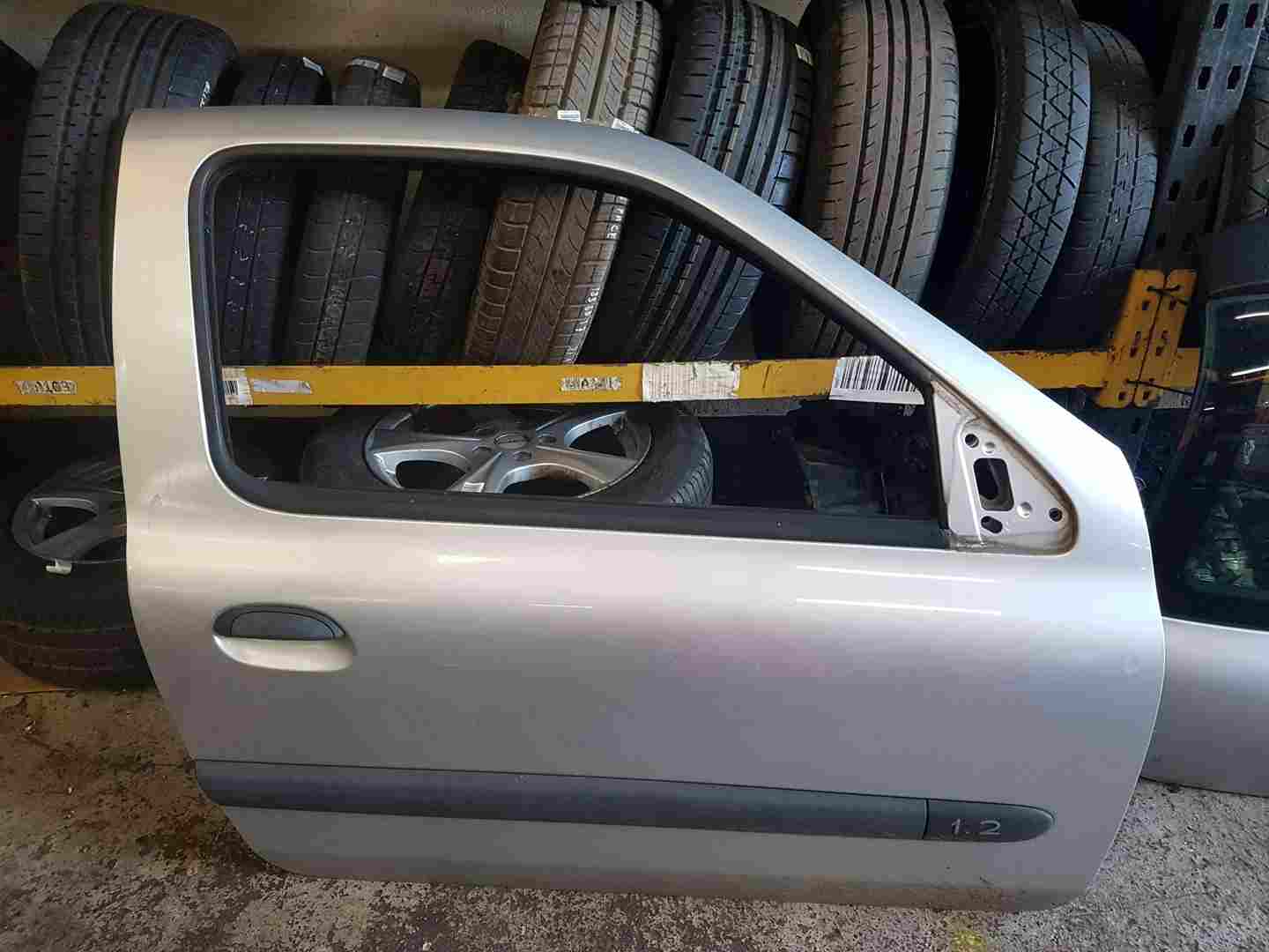 Renault Clio MK2 2001-2006 Drivers OSF Front Door Silver Ted69 3Dr