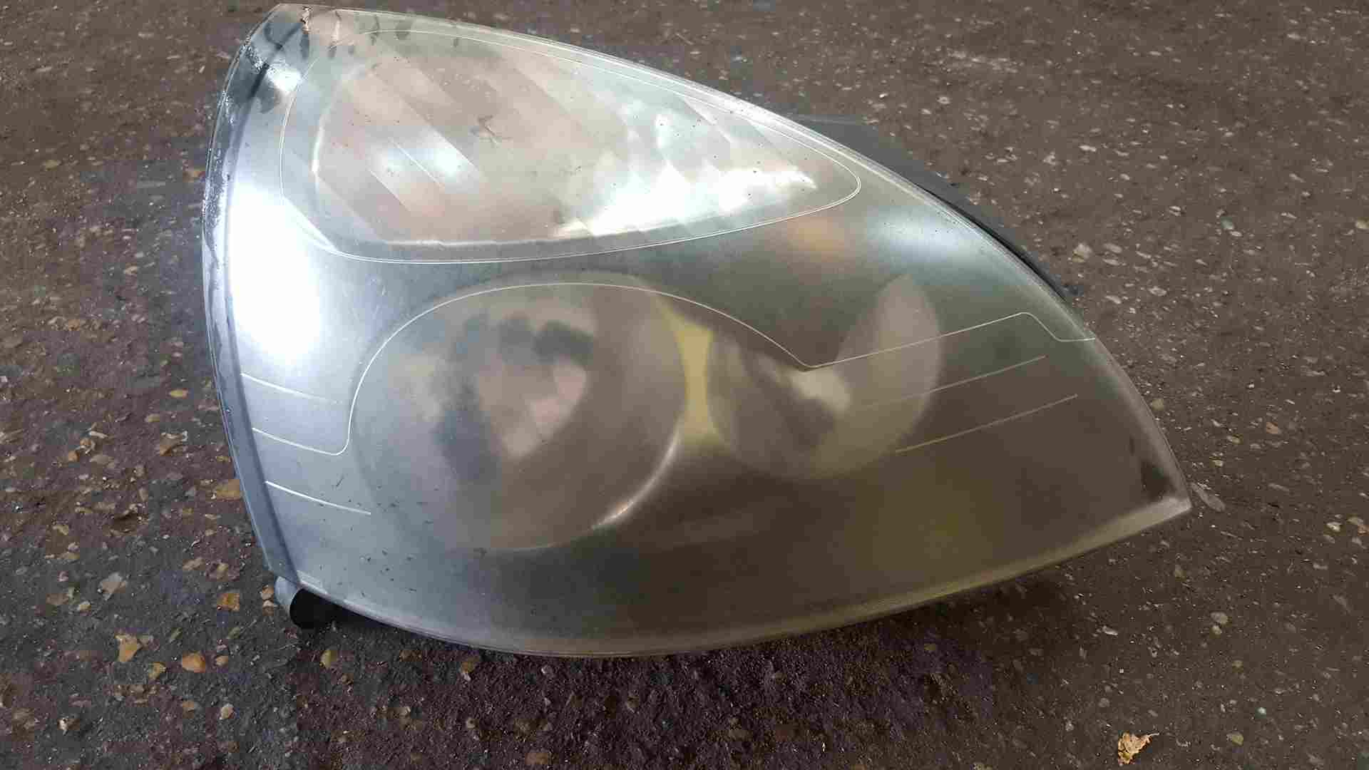 Thumb 2 Renault Clio MK2 2001-2006 Drivers OSF Front Headlight Cloudy 