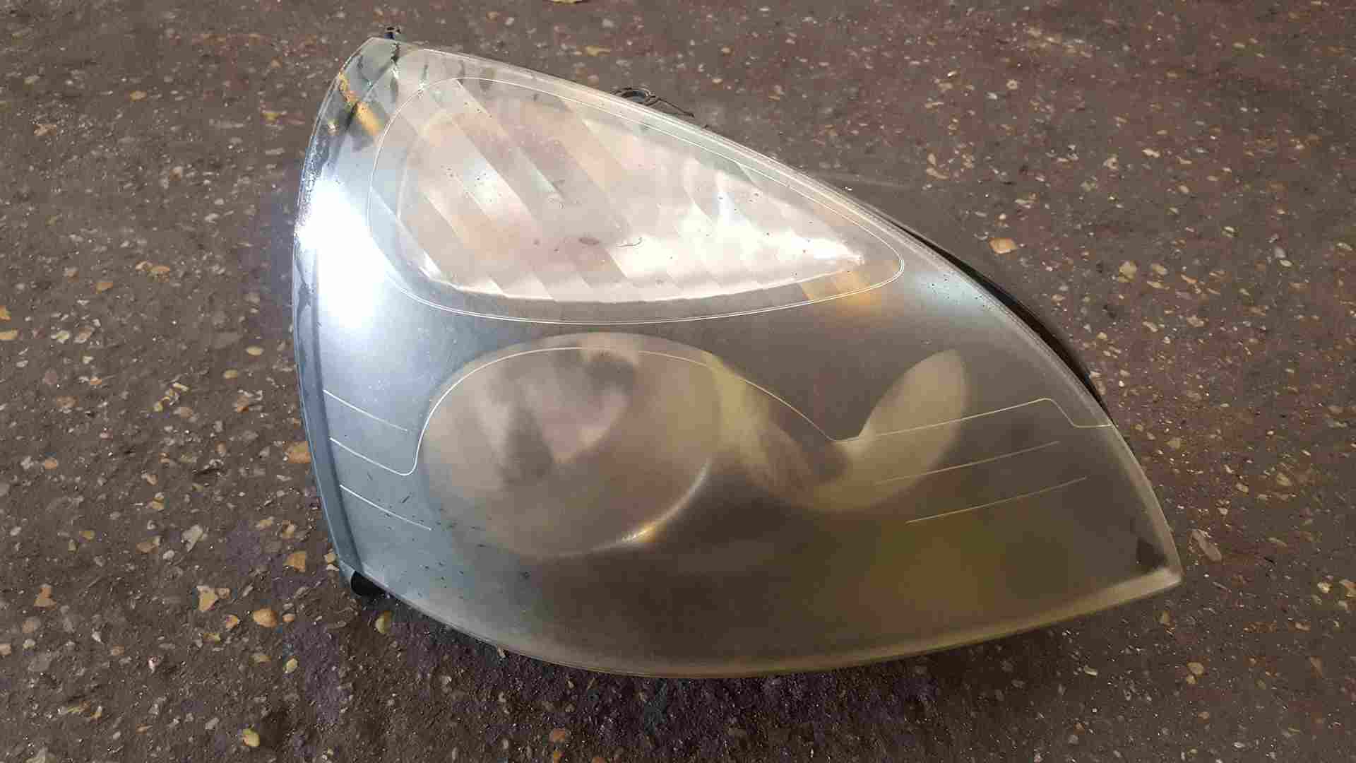 Thumb 3 Renault Clio MK2 2001-2006 Drivers OSF Front Headlight Cloudy 