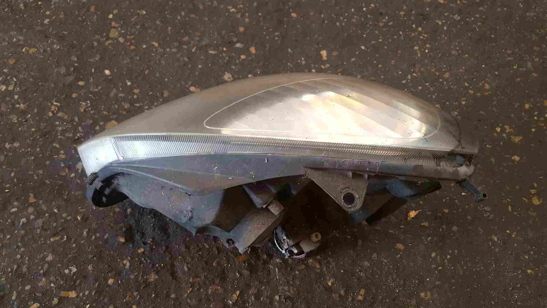 Thumb 7 Renault Clio MK2 2001-2006 Drivers OSF Front Headlight Cloudy 