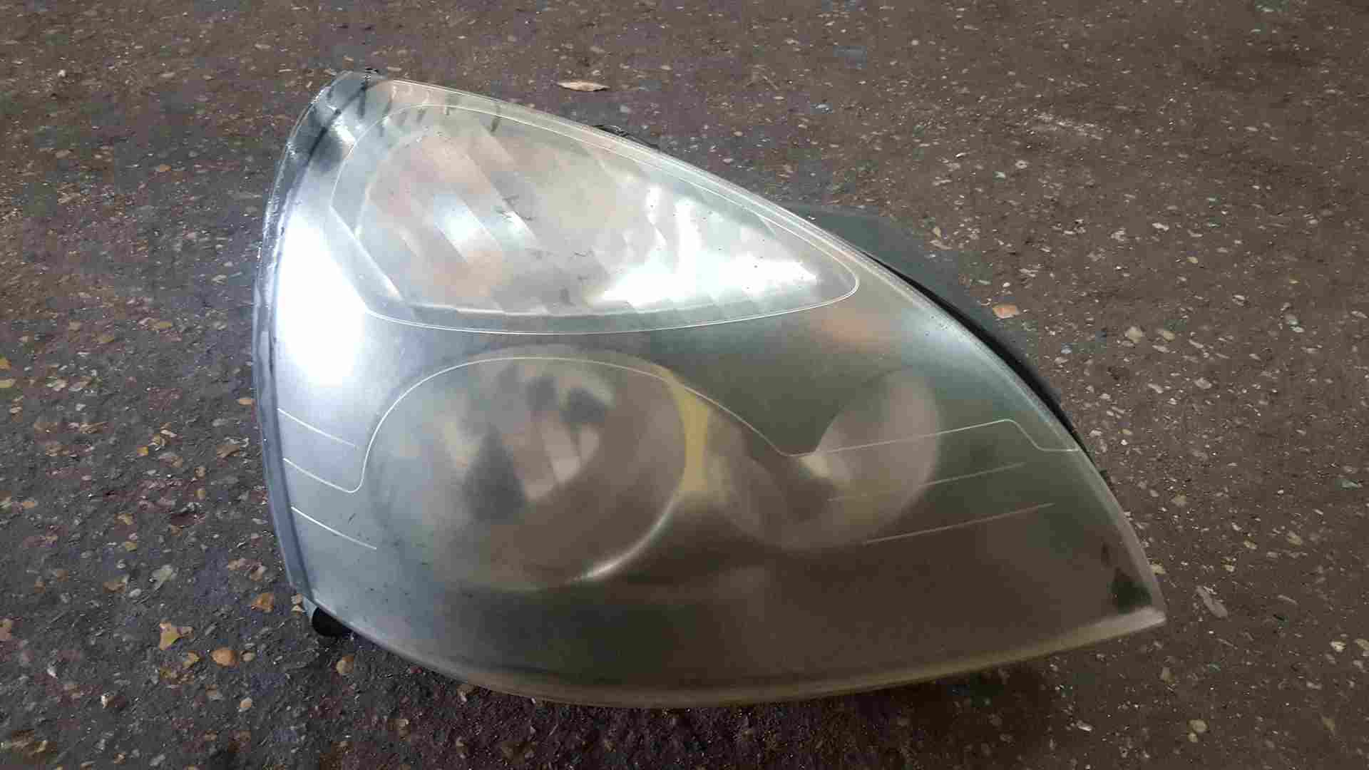 Renault Clio MK2 2001-2006 Drivers OSF Front Headlight Cloudy 