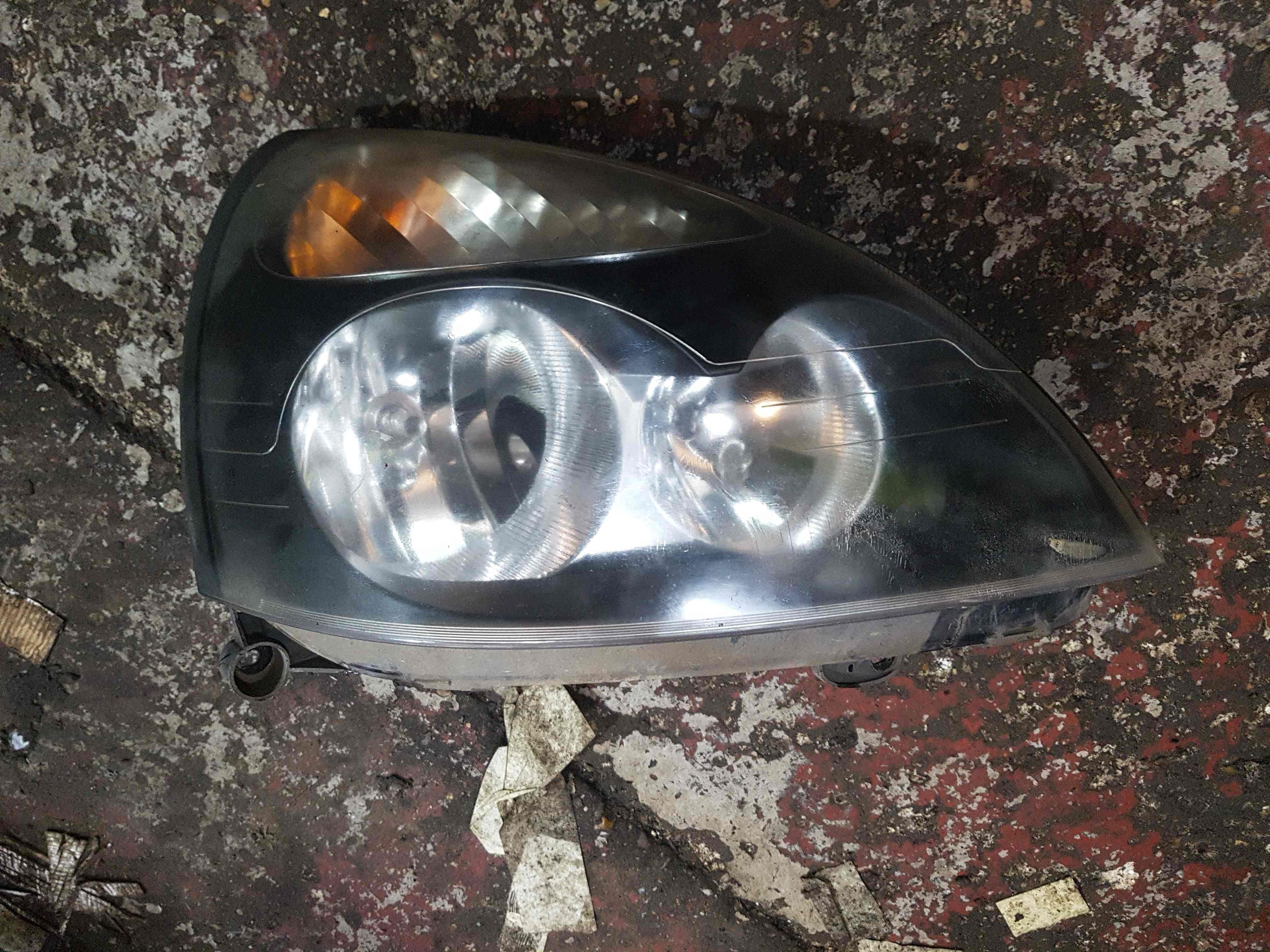 Thumb 6 Renault Clio MK2 2001-2006 Drivers OSF Front Headlight Lens Lamp Black Backing