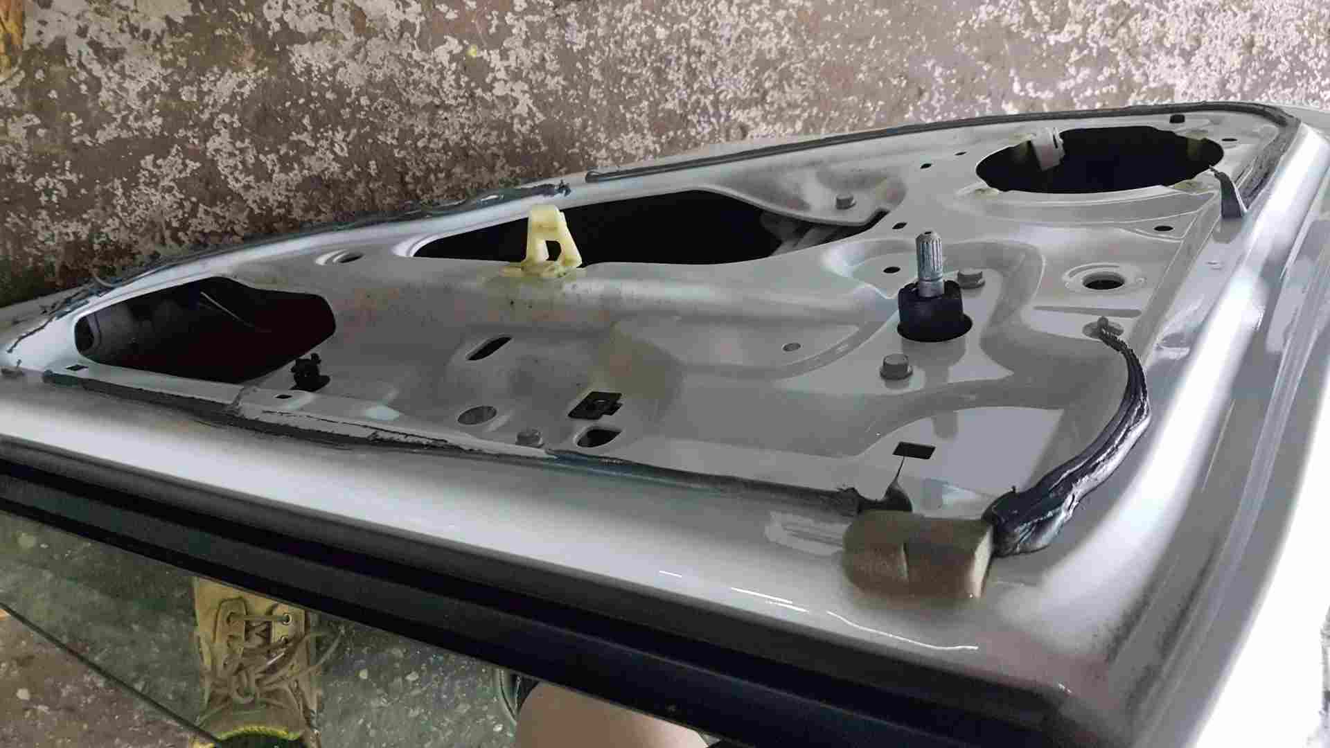 Thumb 3 Renault Clio MK2 2001-2006 Drivers OSR Rear Door White Ov369