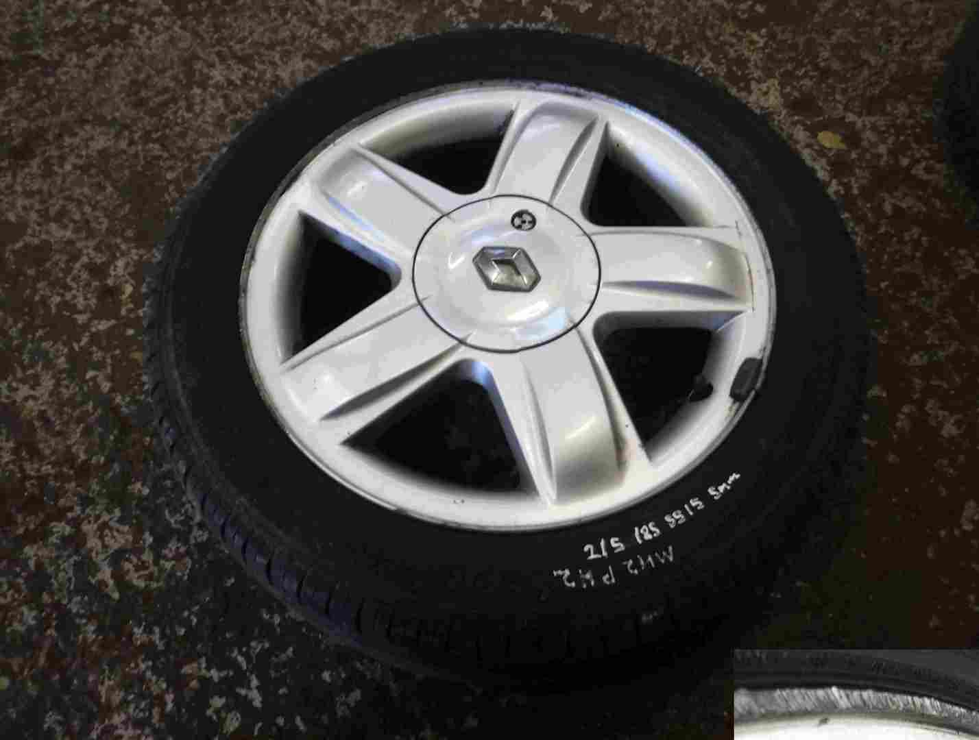 Renault Clio MK2 2001-2006 Dynamique Alloy Wheel   Tyre 185 55 15 5mm Tread