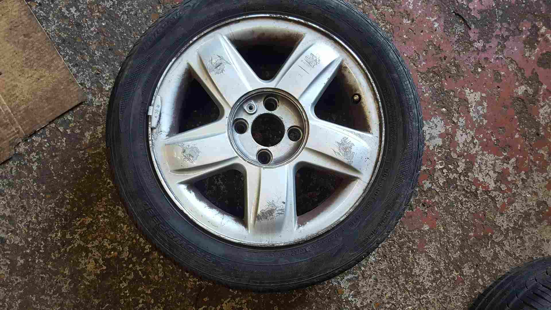 Thumb 5 Renault Clio MK2 2001-2006 Dynamique Alloy Wheel + Tyre 185 55 15 6Mm 3/5
