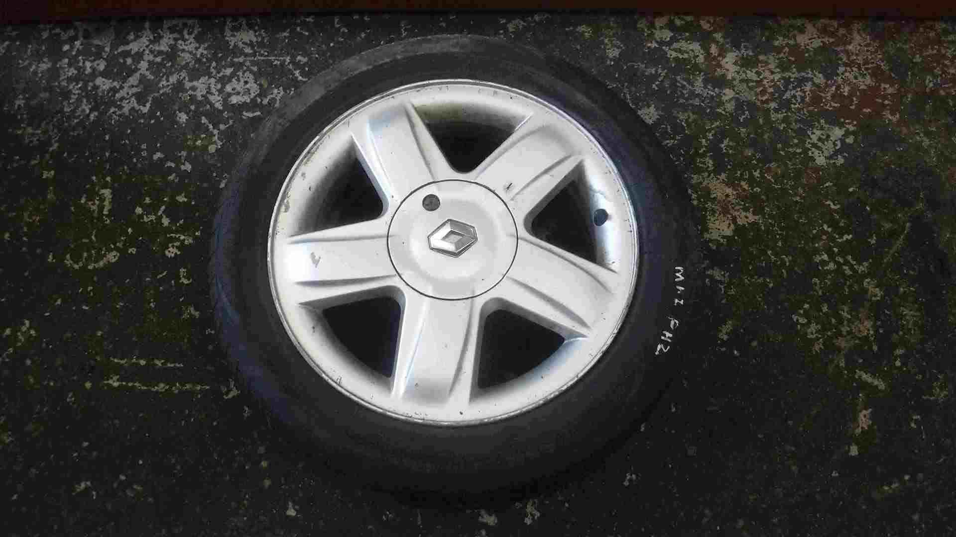 Renault Clio MK2 2001-2006 Dynamique Alloy Wheel + Tyre 185 60 15 6mm