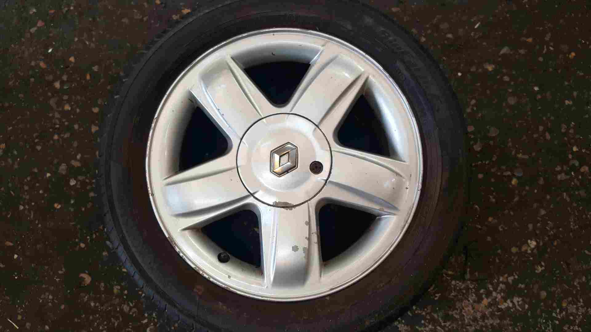 Renault Clio MK2 2001-2006 Dynamique Gradiant Alloy Wheel  Tyre 185 55 15 5Mm