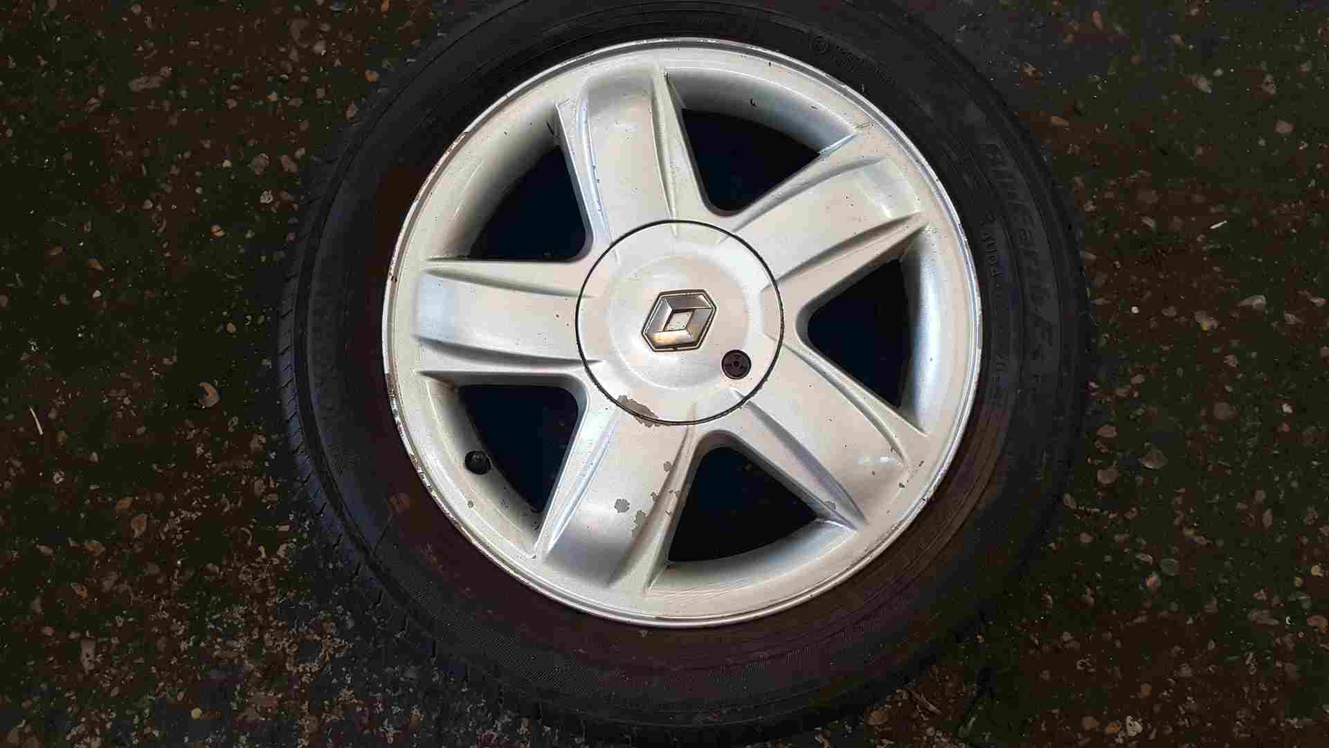 Thumb 3 Renault Clio MK2 2001-2006 Dynamique Gradiant Alloy Wheel  Tyre 185 55 15 5Mm