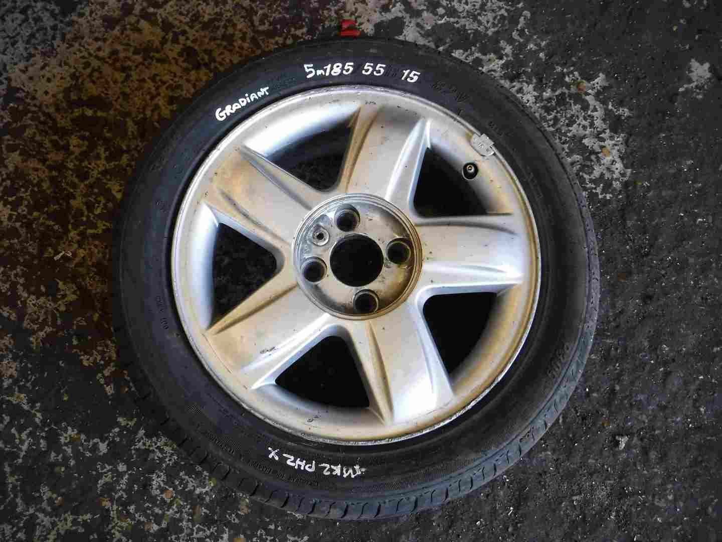 Renault Clio MK2 2001-2006 Dynamique Gradient Alloy Wheel + Tyre 185 55 15 5mm