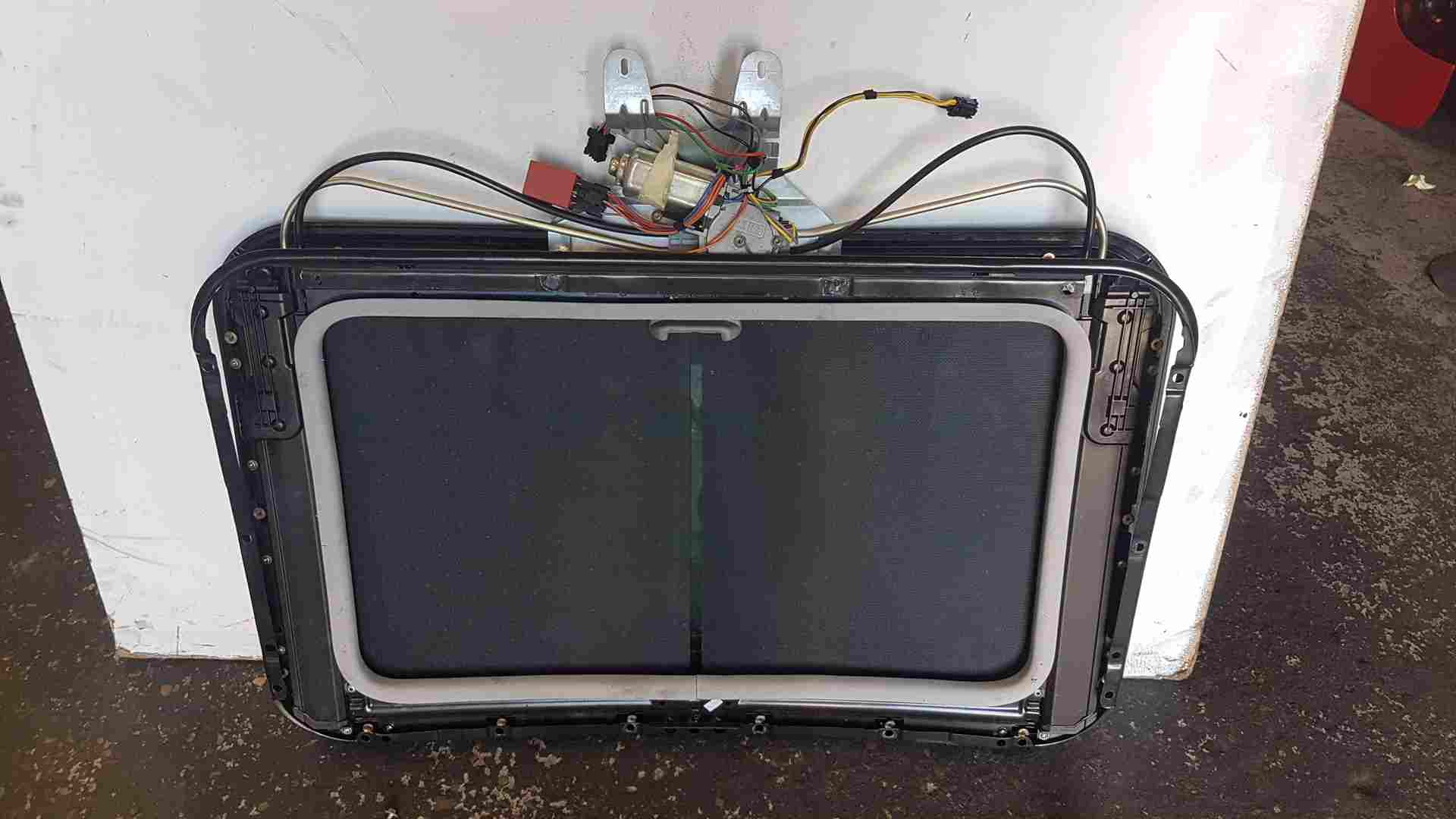 Thumb 6 Renault Clio MK2 2001-2006 Electric Sunroof Glass Window+ Motor