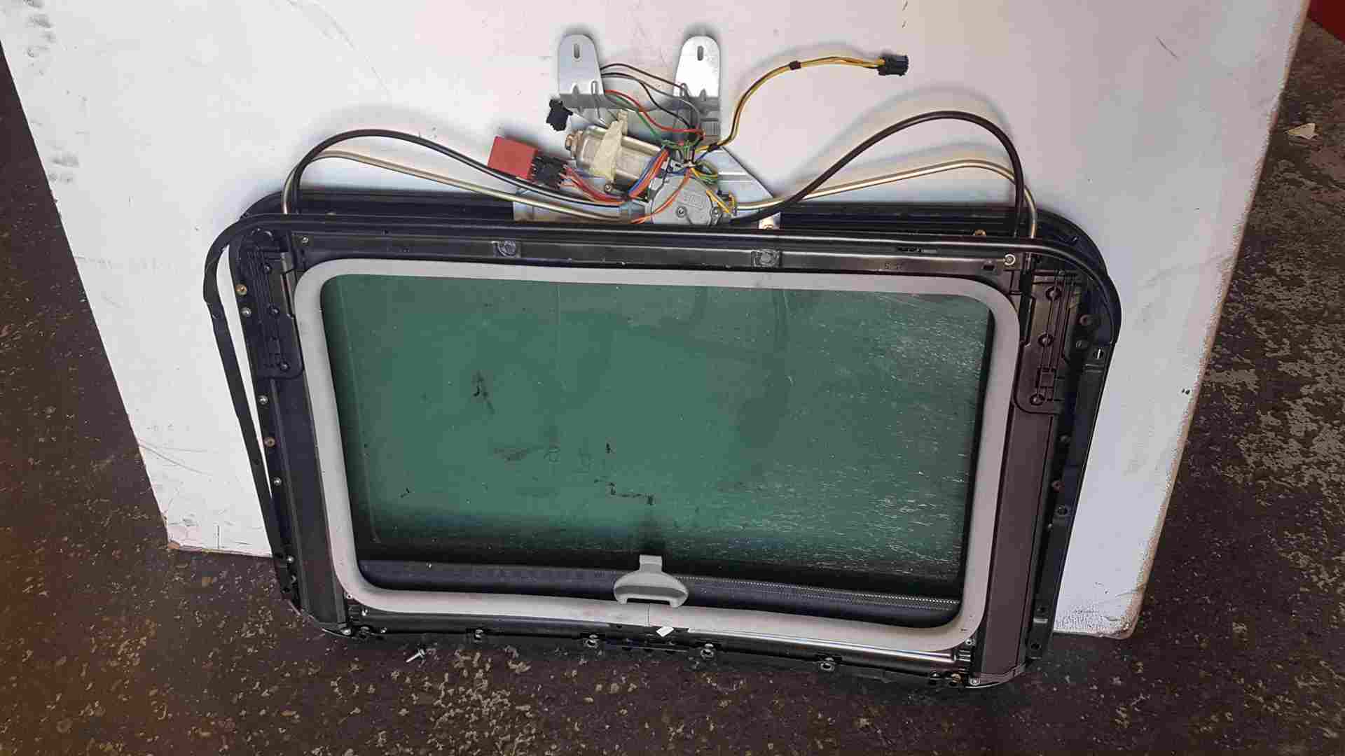 Renault Clio MK2 2001-2006 Electric Sunroof Glass Window+ Motor
