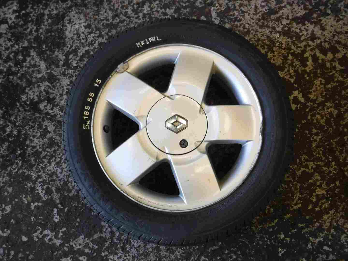 Renault Clio MK2 2001 2006 Equation Alloy Wheel Tyre 185 55 15 5mm Renault Clio MK2 2001 2006 Equation Alloy Wheel Tyre 185 55 15 5mm